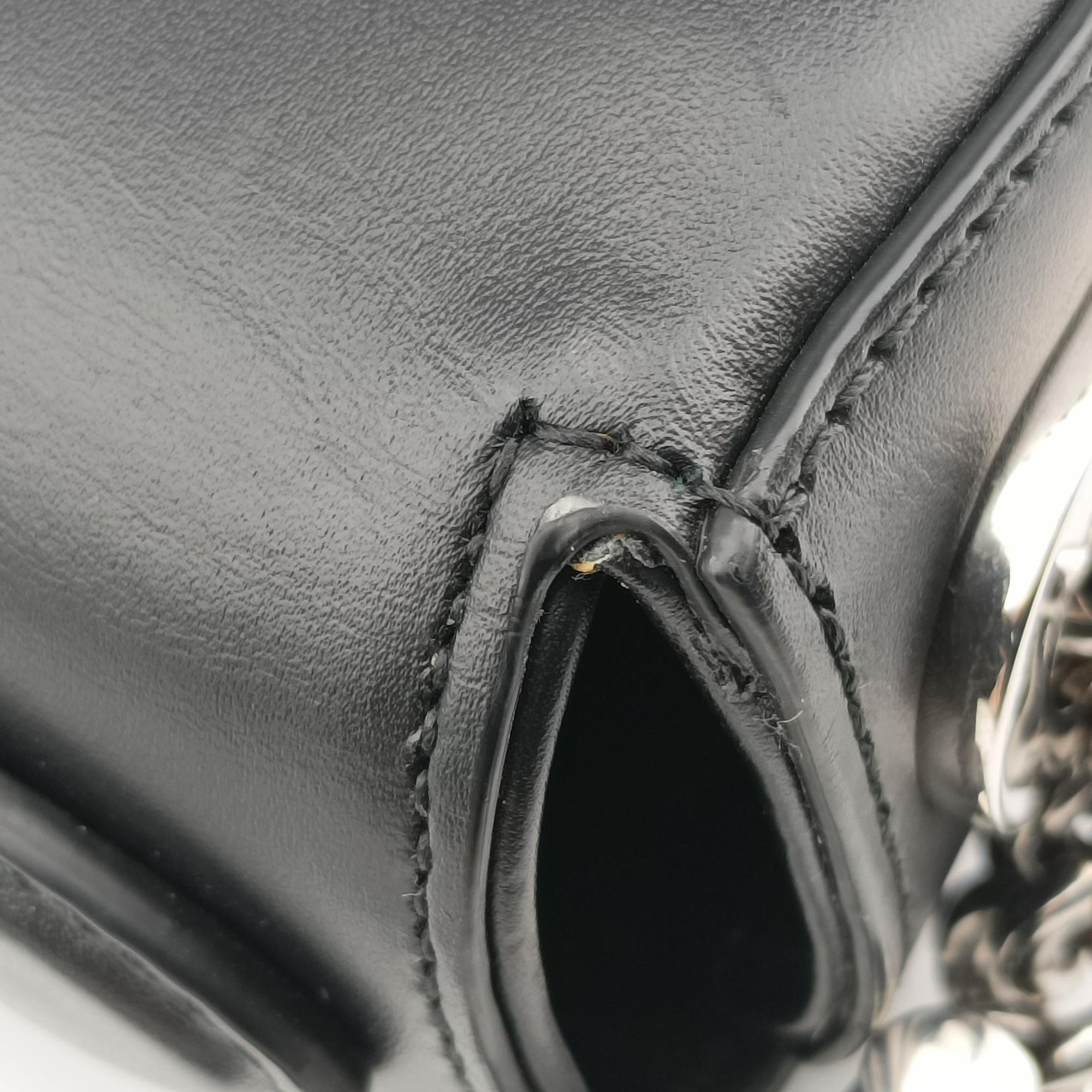Secondhand Gucci PETITE GG Black Leather 739721 shoulderbag | stylenewstar