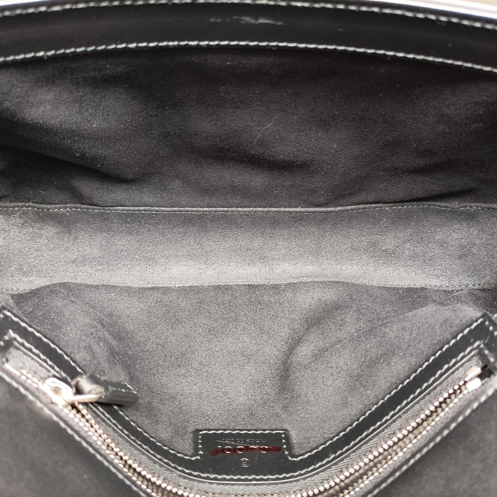 Secondhand Gucci PETITE GG Black Leather 739721 shoulderbag | stylenewstar