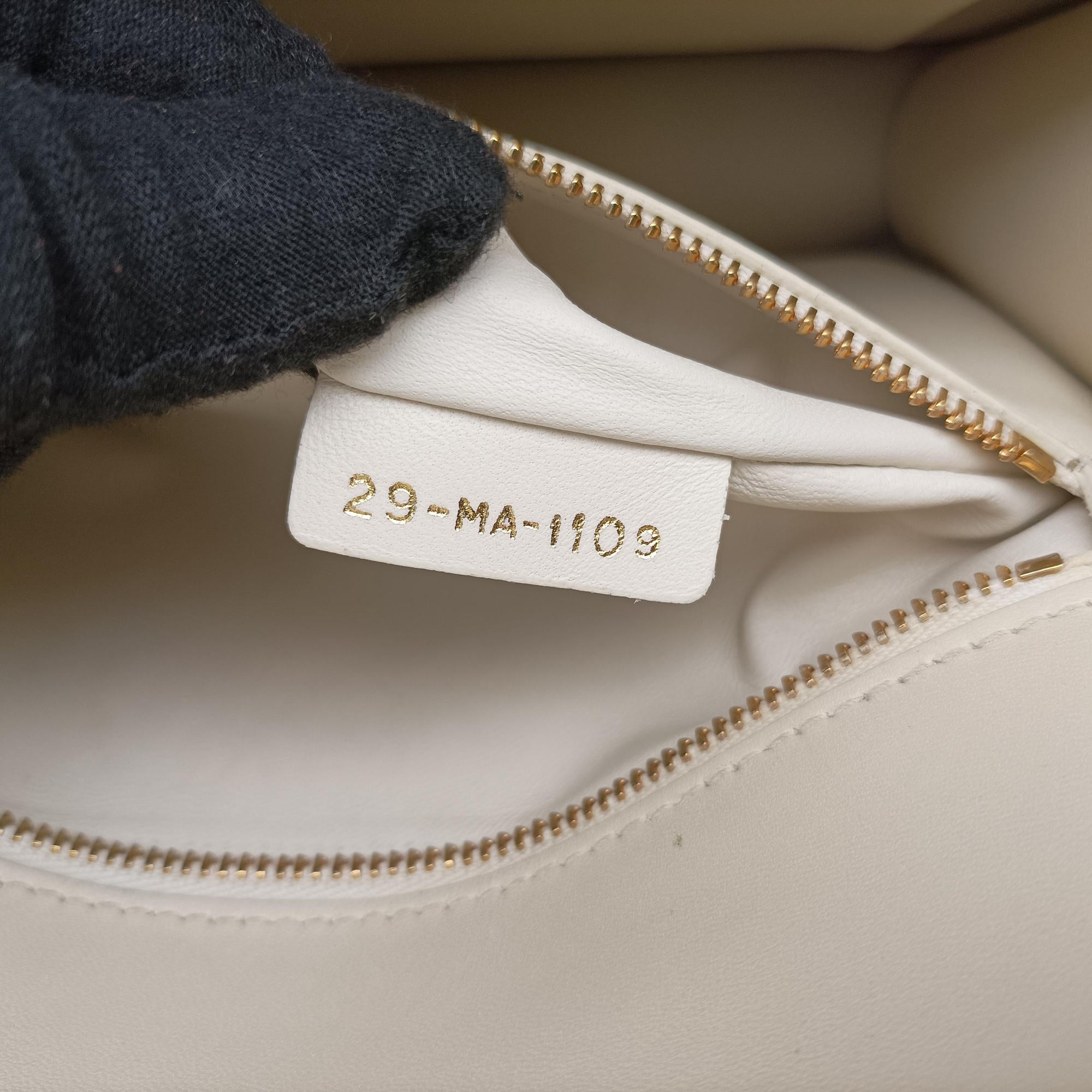 Vintage Christian Dior 30 Montaigne White leather  shoulderbag | stylenewstar