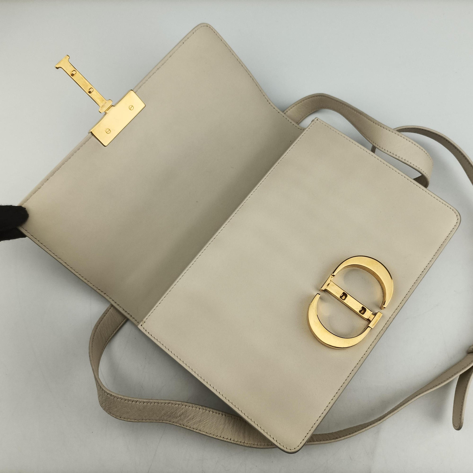 Vintage Christian Dior 30 Montaigne White leather  shoulderbag | stylenewstar