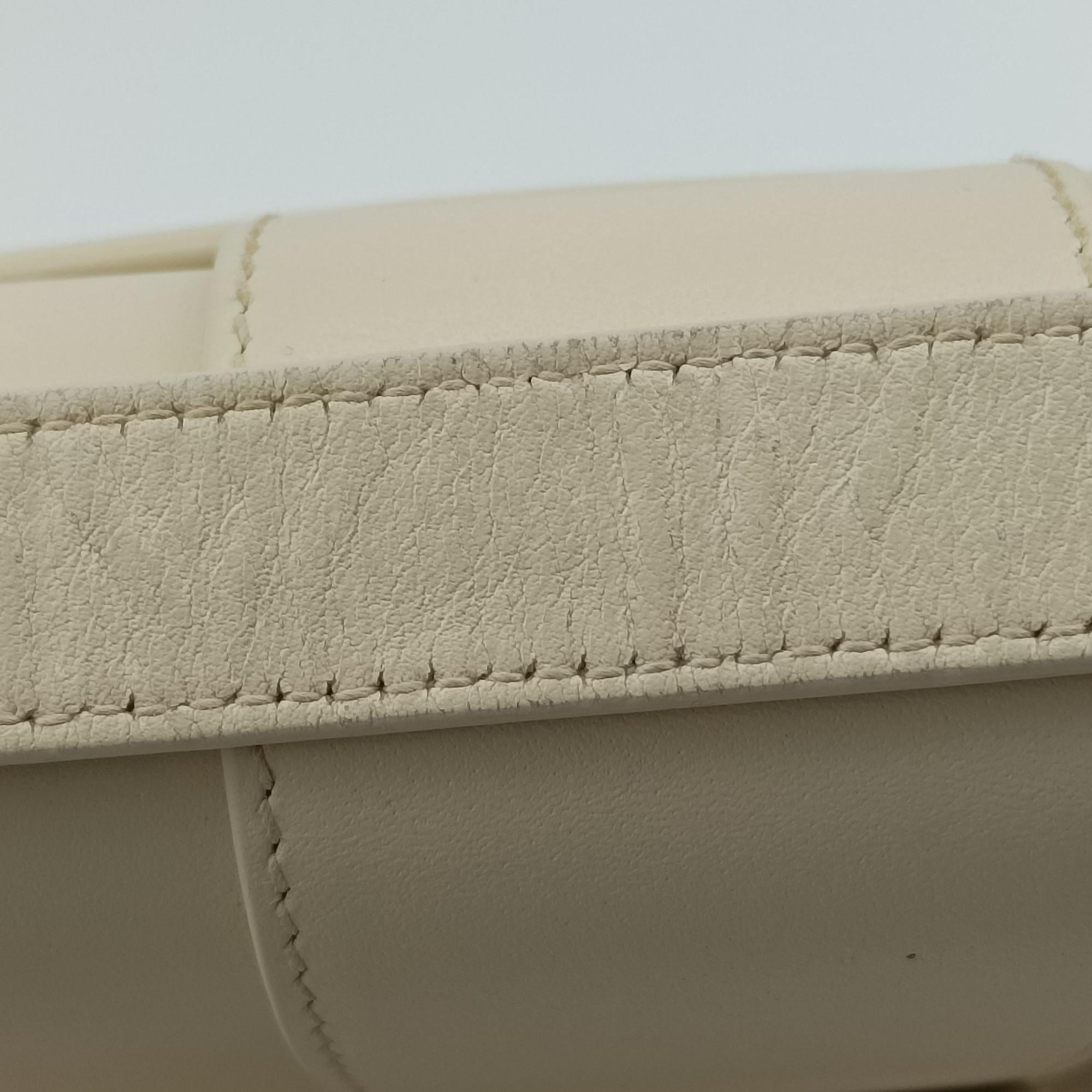 Vintage Christian Dior 30 Montaigne White leather  shoulderbag | stylenewstar