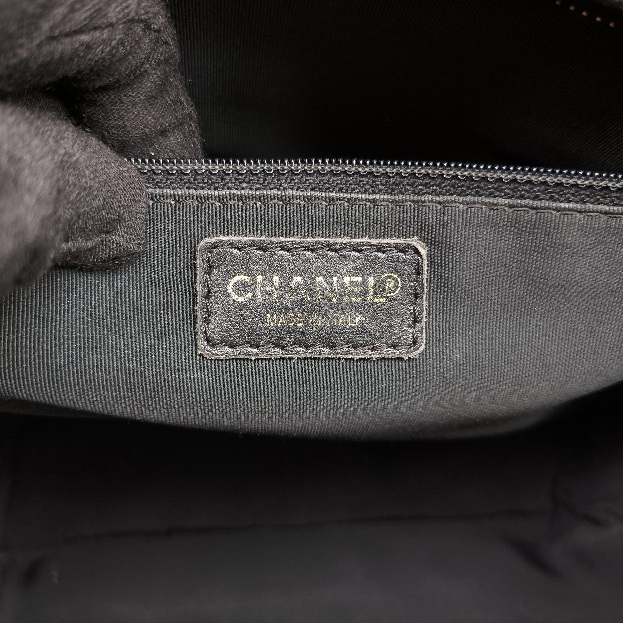 Pre-owned Chanel Choco Bar Black Leather A17443 shoulderbag | stylenewstar