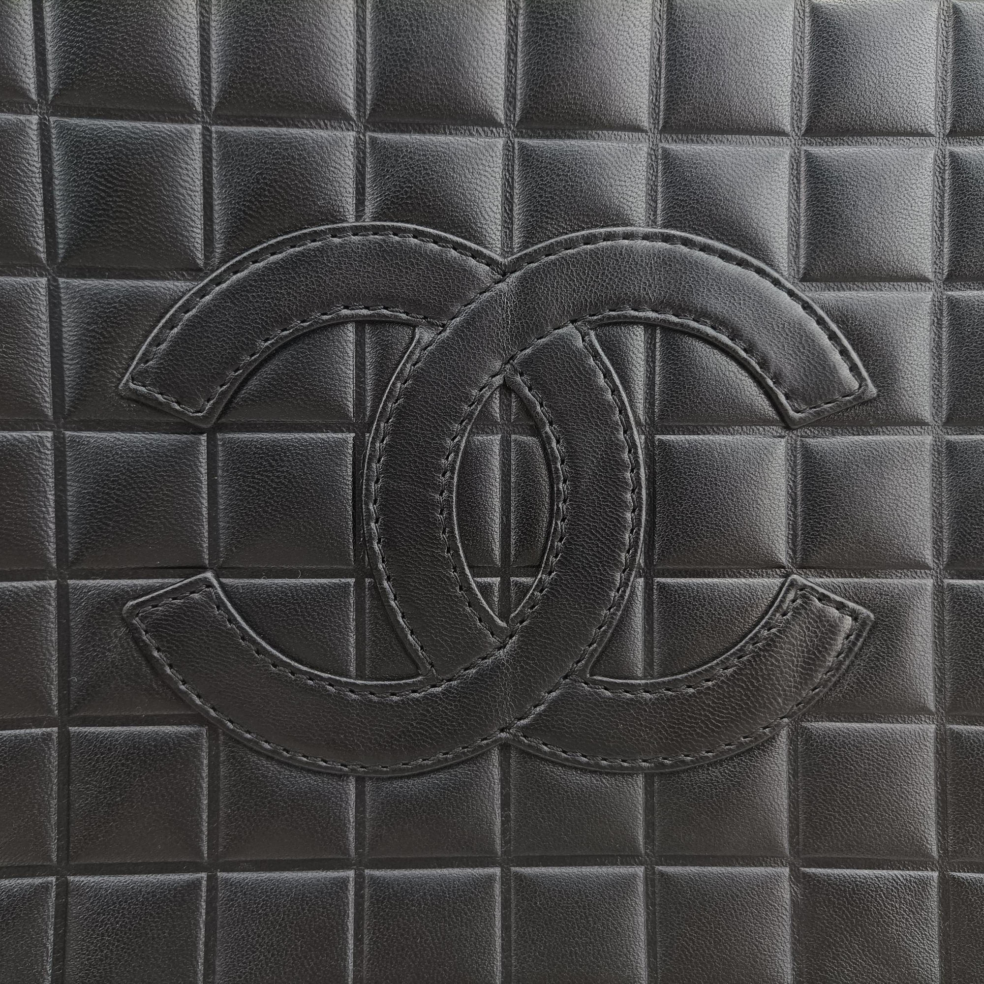 Pre-owned Chanel Choco Bar Black Leather A17443 shoulderbag | stylenewstar