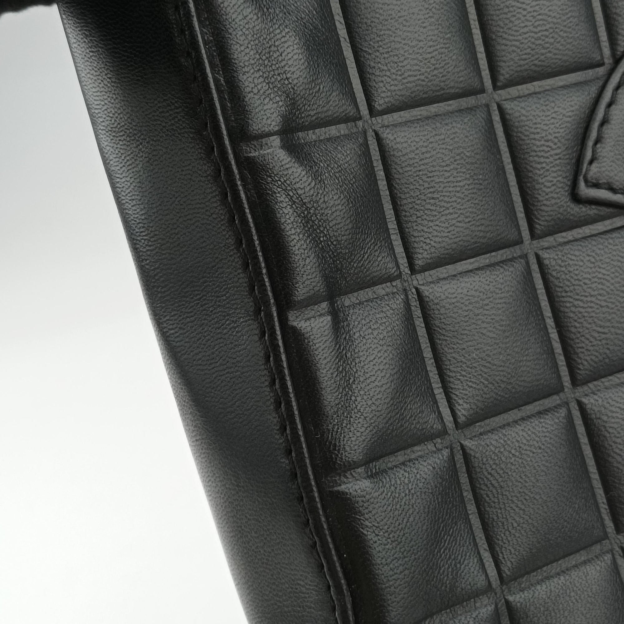 Pre-owned Chanel Choco Bar Black Leather A17443 shoulderbag | stylenewstar