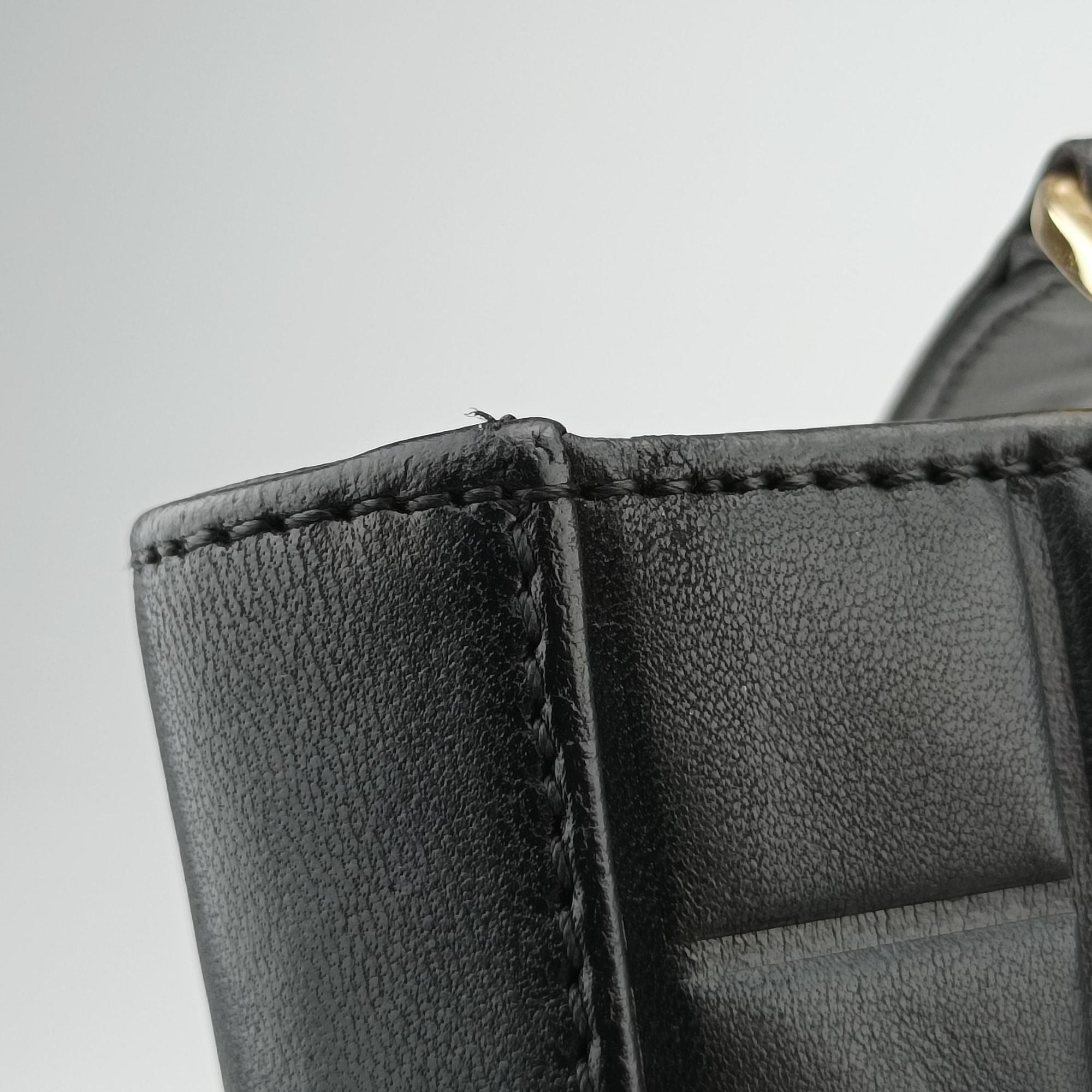Pre-owned Chanel Choco Bar Black Leather A17443 shoulderbag | stylenewstar