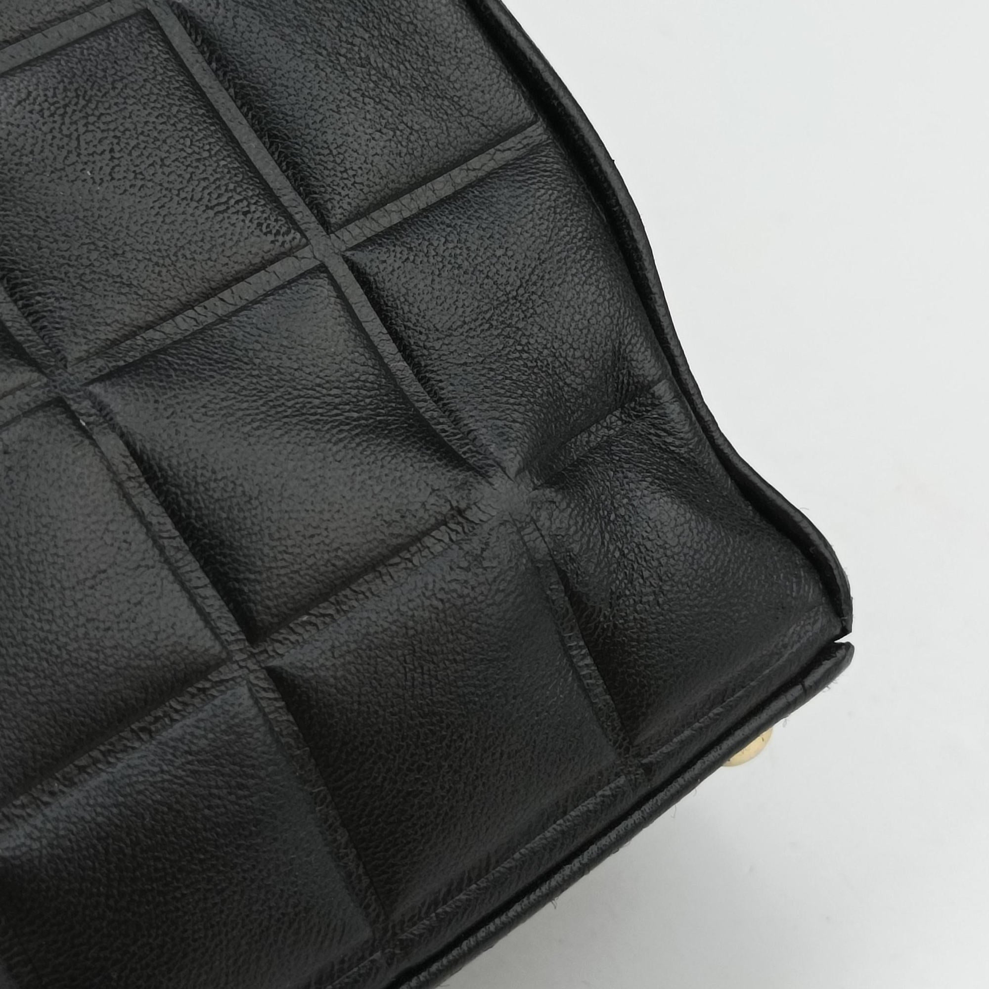 Pre-owned Chanel Choco Bar Black Leather A17443 shoulderbag | stylenewstar