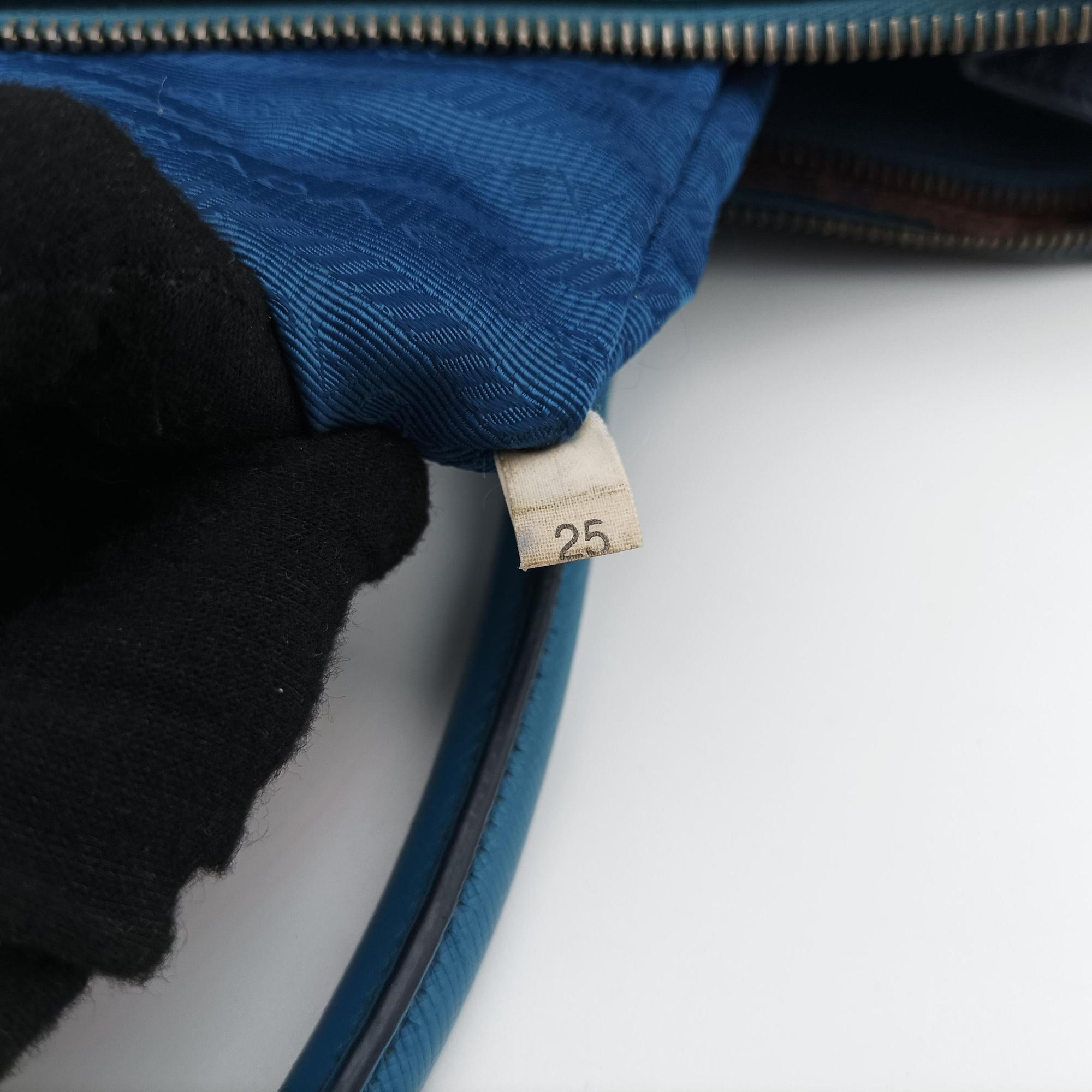Secondhand Prada Galleria Blue×Navy SAFFIANO Leather B2274C shoulderbag | stylenewstar