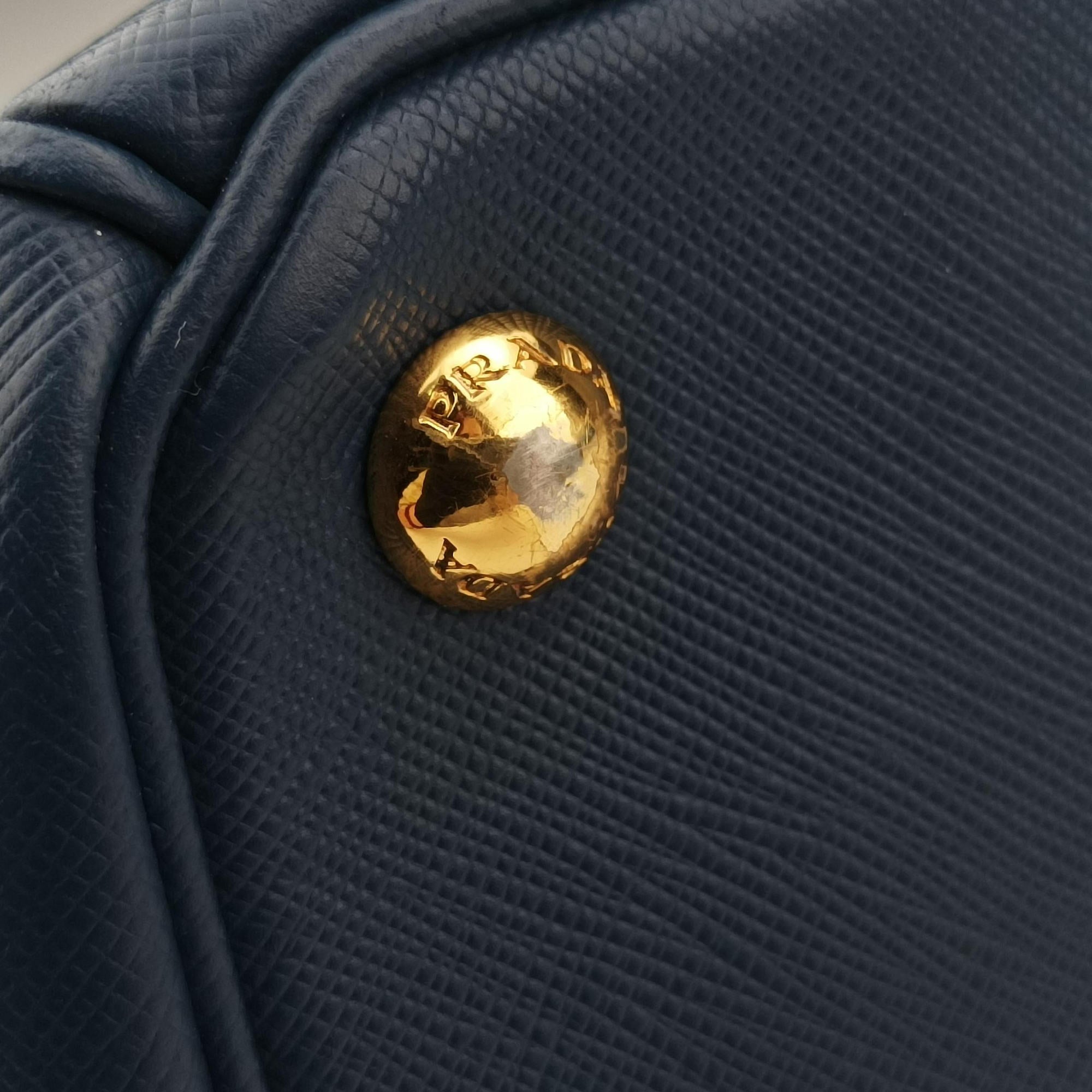 Secondhand Prada Galleria Blue×Navy SAFFIANO Leather B2274C shoulderbag | stylenewstar