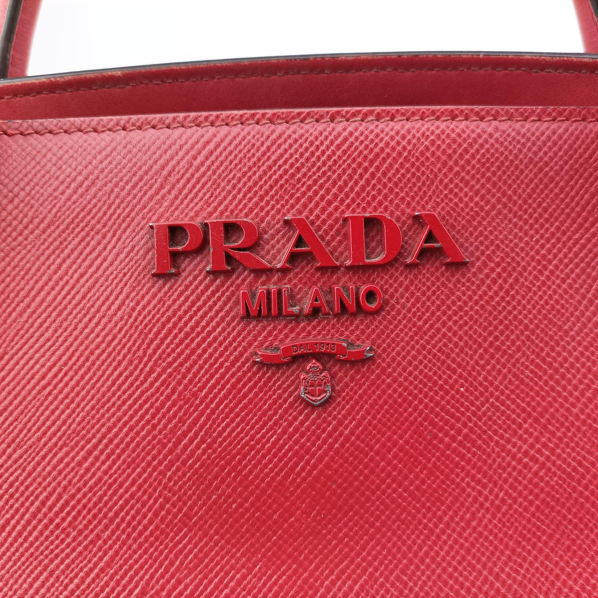Pre-owned Prada Cuir Monochrome Red SAFFIANO　Leather 1BA155 shoulderbag | stylenewstar