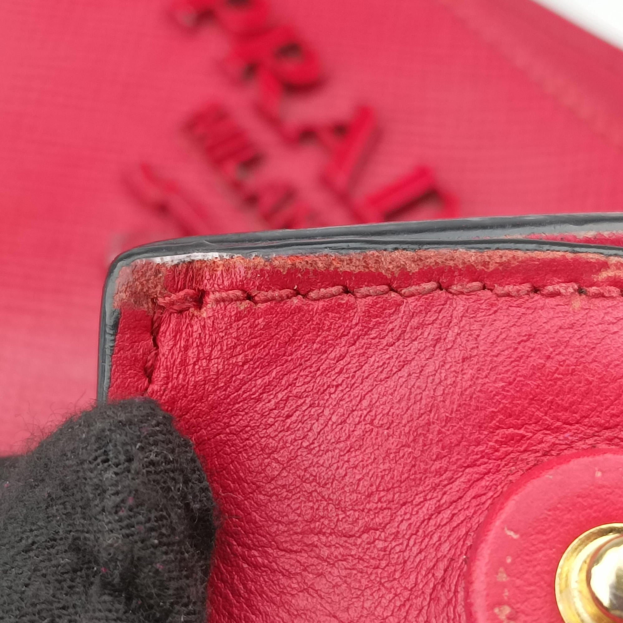 Pre-owned Prada Cuir Monochrome Red SAFFIANO　Leather 1BA155 shoulderbag | stylenewstar