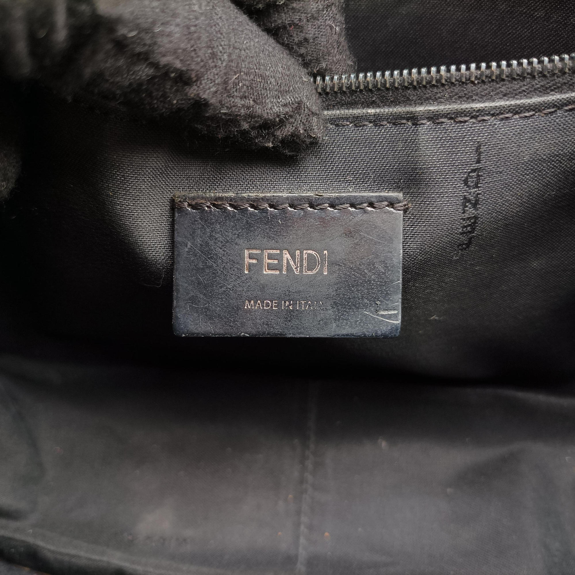 Pre-owned Fendi FF logo camera Black Leather 7VA428 shoulderbag | stylenewstar