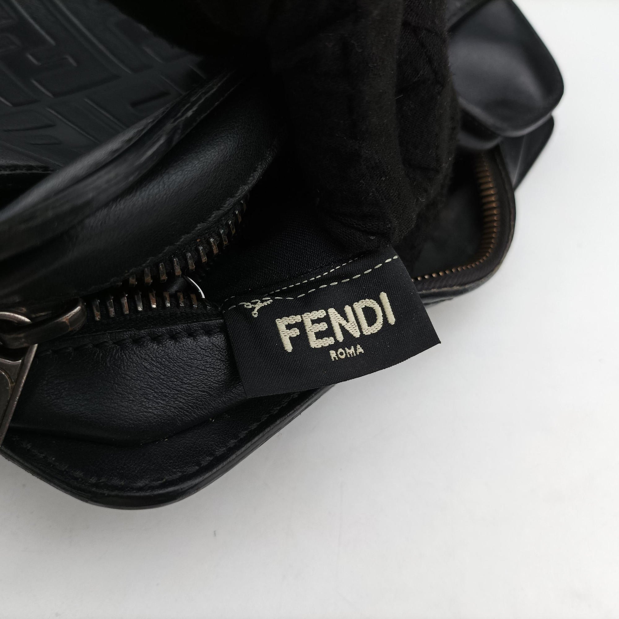 Pre-owned Fendi FF logo camera Black Leather 7VA428 shoulderbag | stylenewstar
