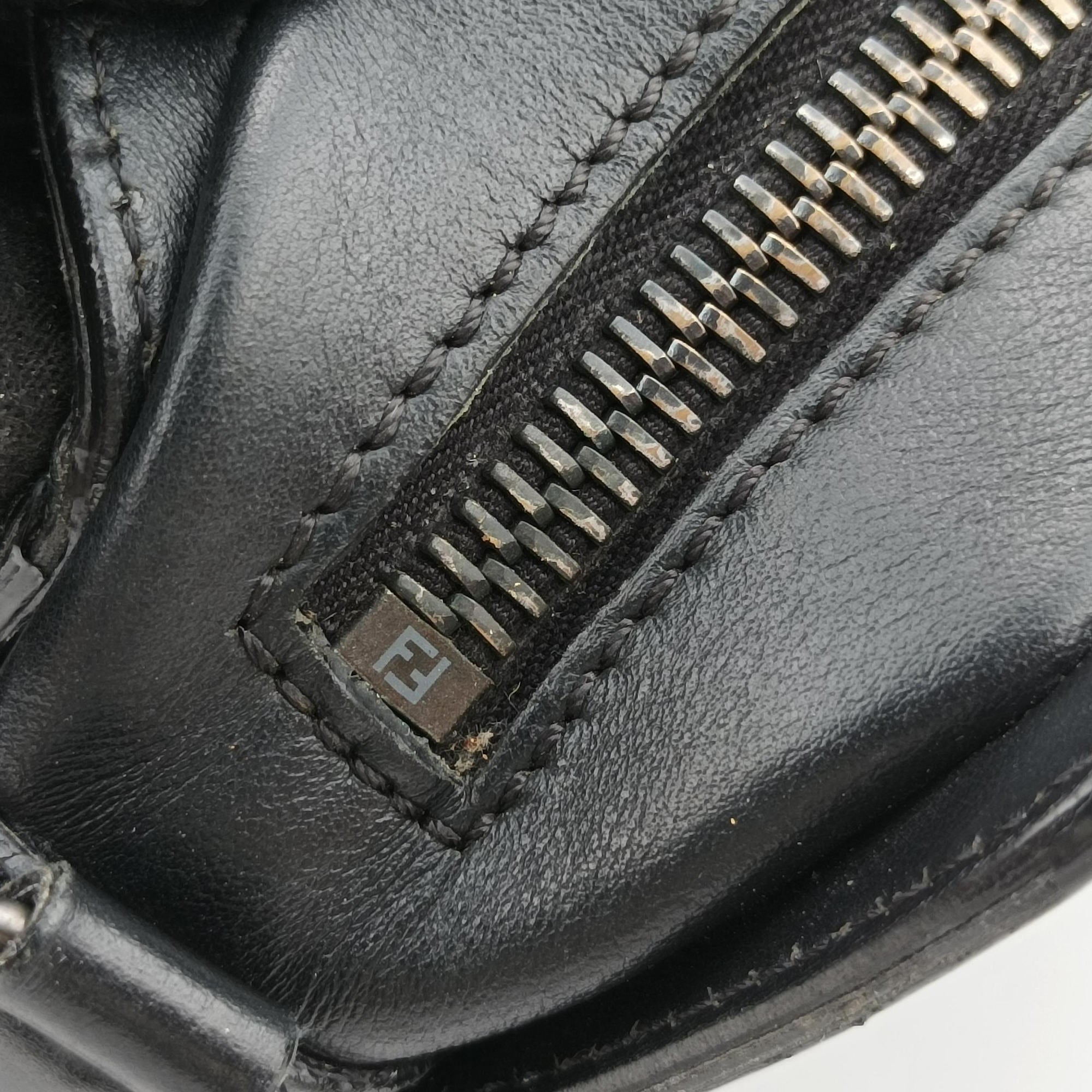 Pre-owned Fendi FF logo camera Black Leather 7VA428 shoulderbag | stylenewstar