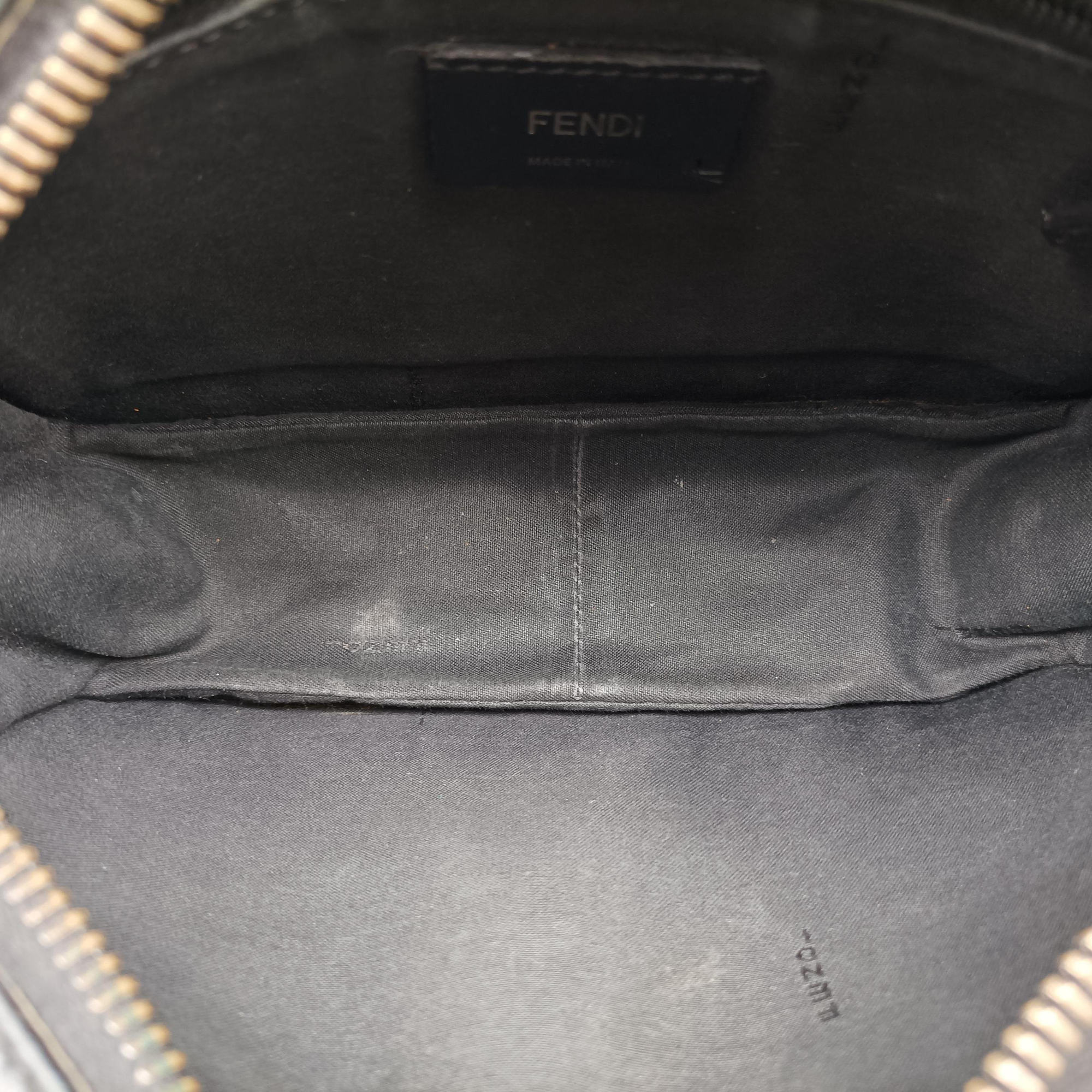 Pre-owned Fendi FF logo camera Black Leather 7VA428 shoulderbag | stylenewstar