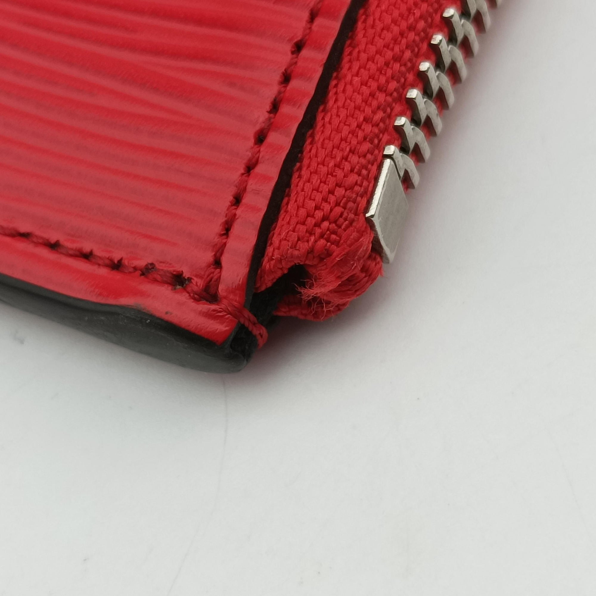 Pre-owned Louis Vuitton Pochette Jour GM Supreme Collaboration ROUGE×white epi M67722 clutchbag | stylenewstar
