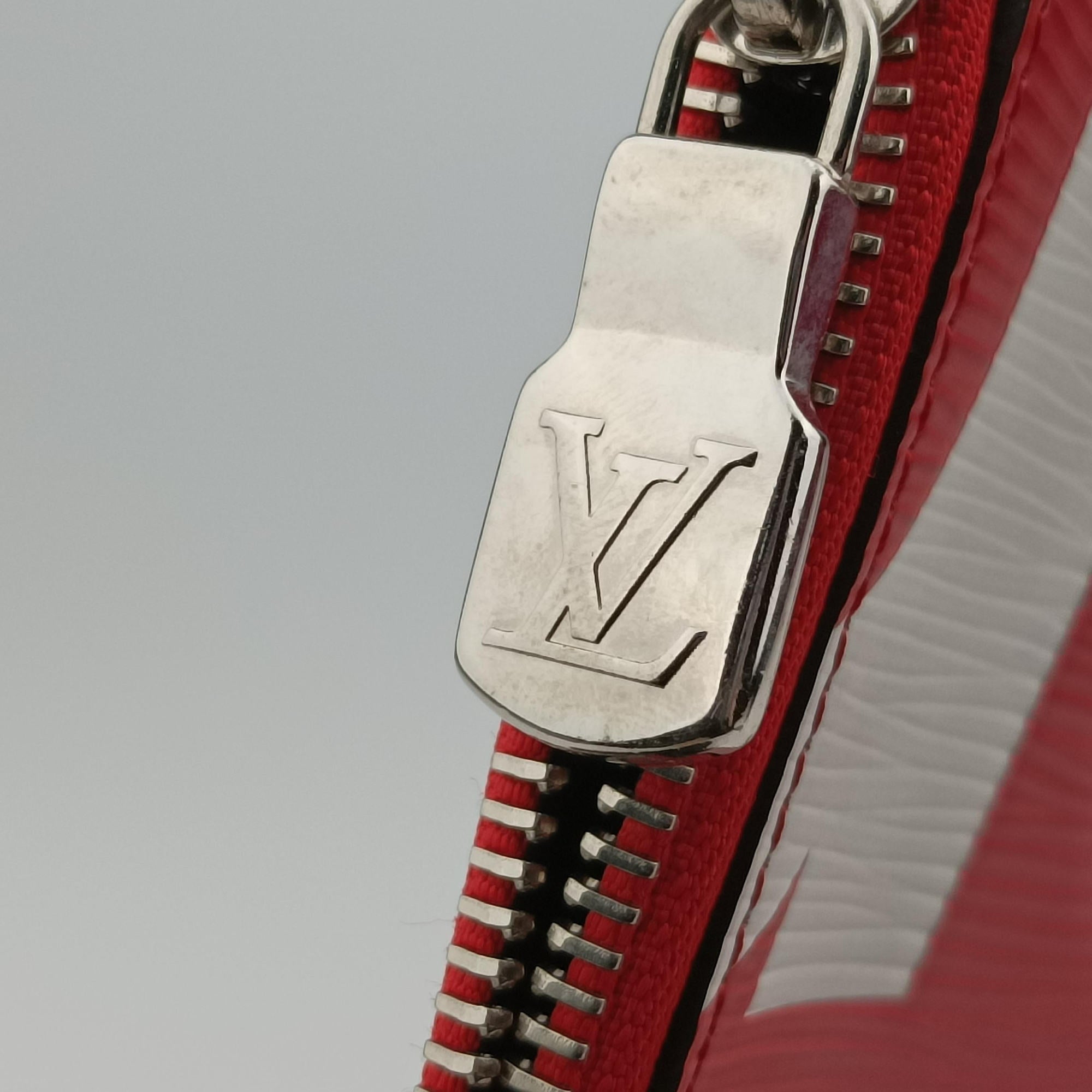 Pre-owned Louis Vuitton Pochette Jour GM Supreme Collaboration ROUGE×white epi M67722 clutchbag | stylenewstar