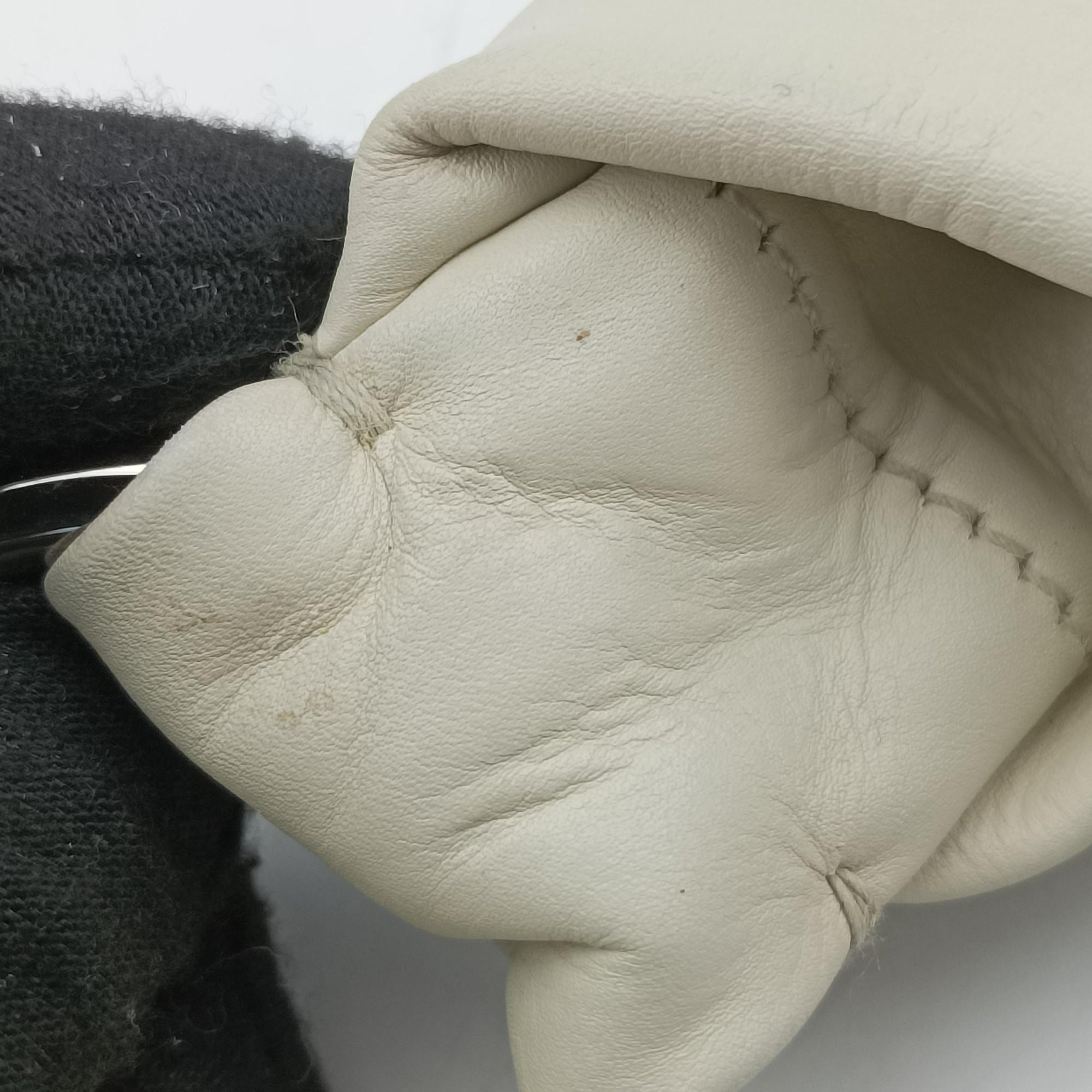 Secondhand Yves Saint Laurent Rive Gauche White Leather 120436 shoulderbag | stylenewstar