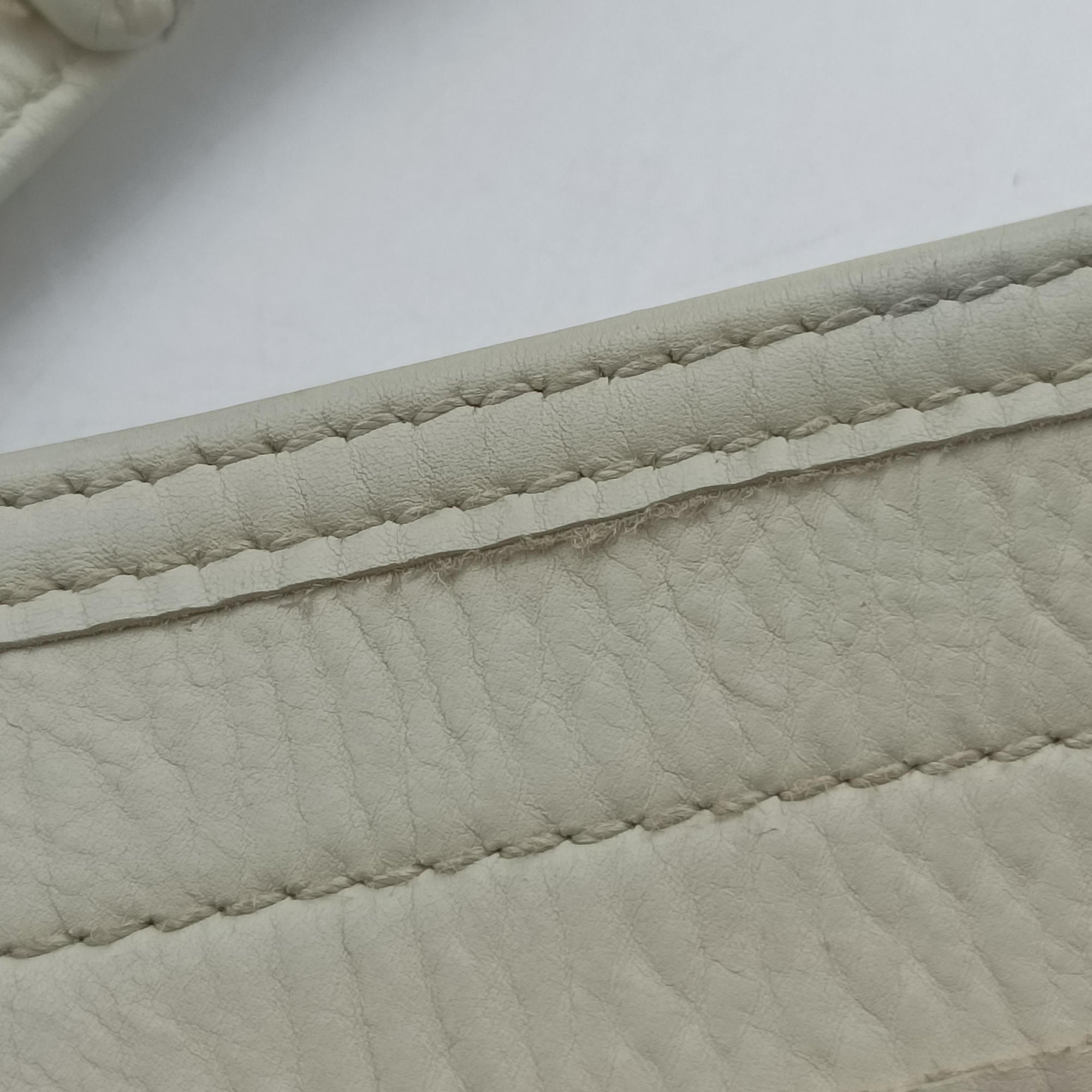Secondhand Yves Saint Laurent Rive Gauche White Leather 120436 shoulderbag | stylenewstar
