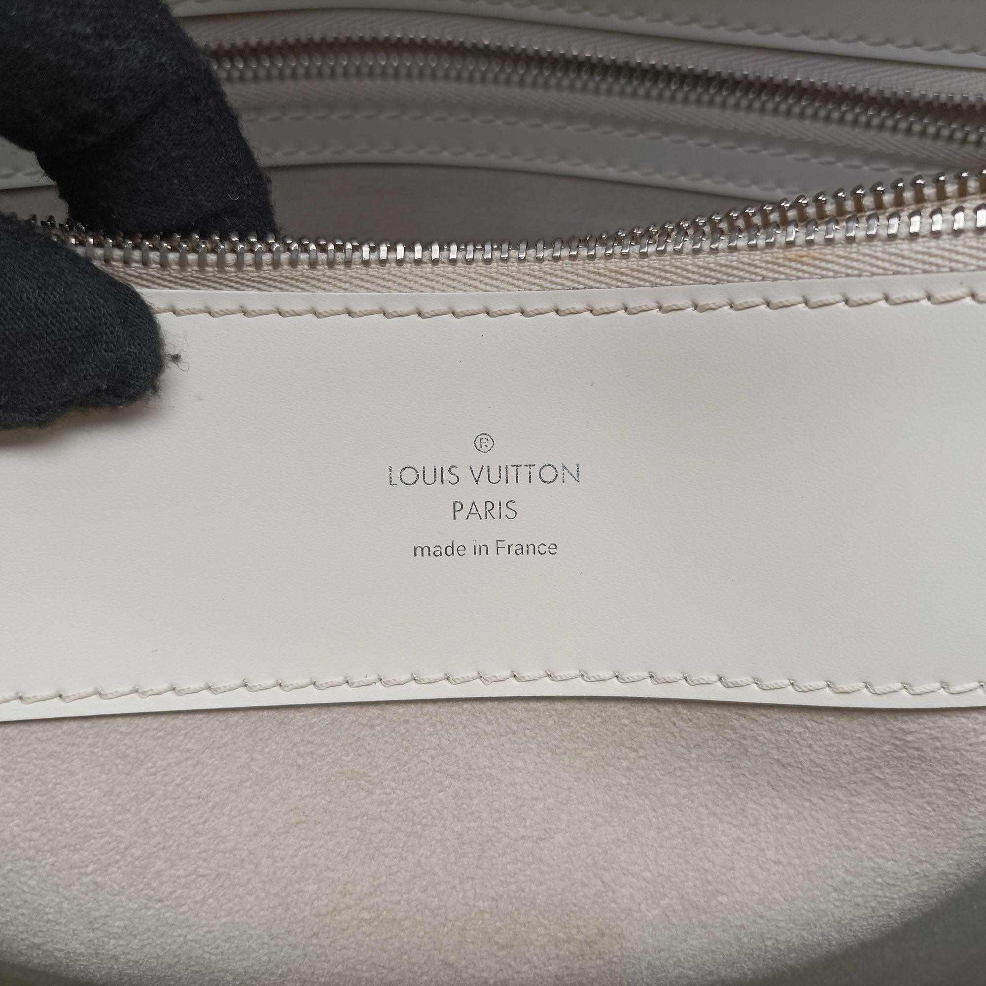 Pre-owned Louis Vuitton Sevigne GM White Epi M4051J shoulderbag | stylenewstar
