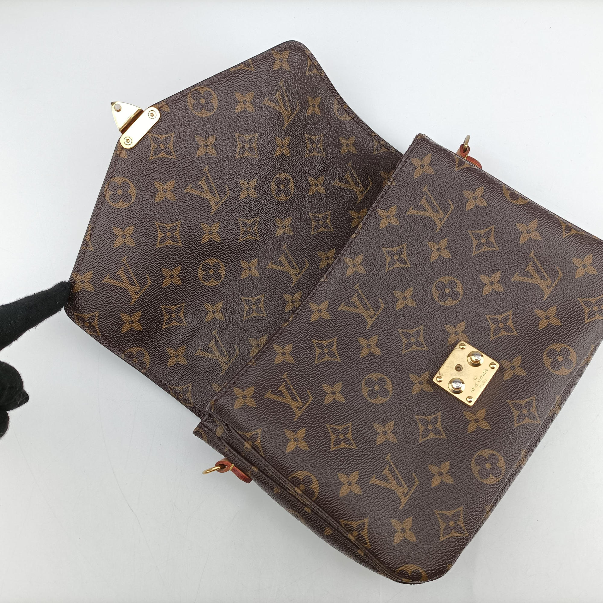 Secondhand Louis Vuitton Pochette Metis MM Brown Monogram Canvas M44875 shoulderbag | stylenewstar