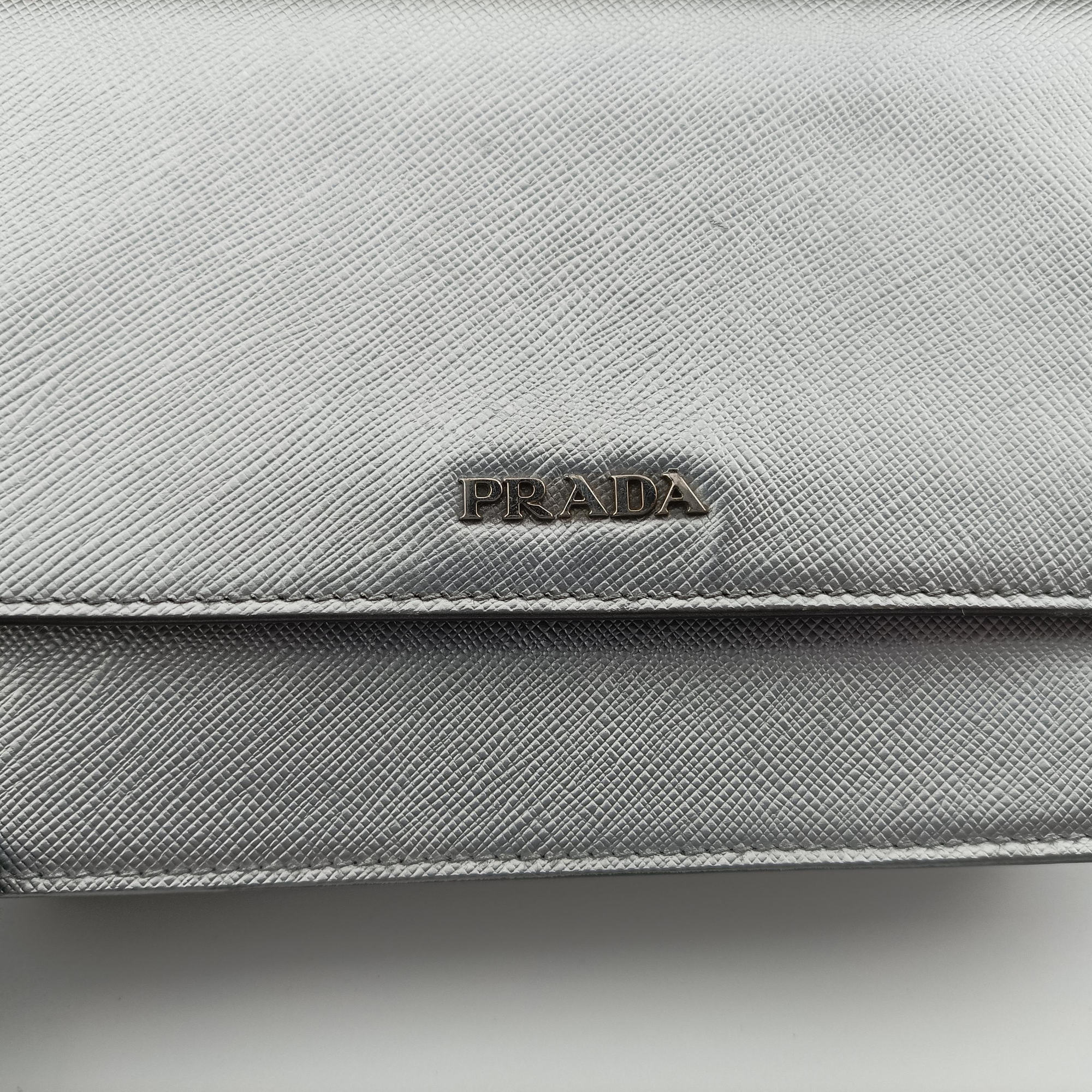 Vintage Prada Logo Chain Silver SAFFIANO Leather BT1035 shoulderbag | stylenewstar