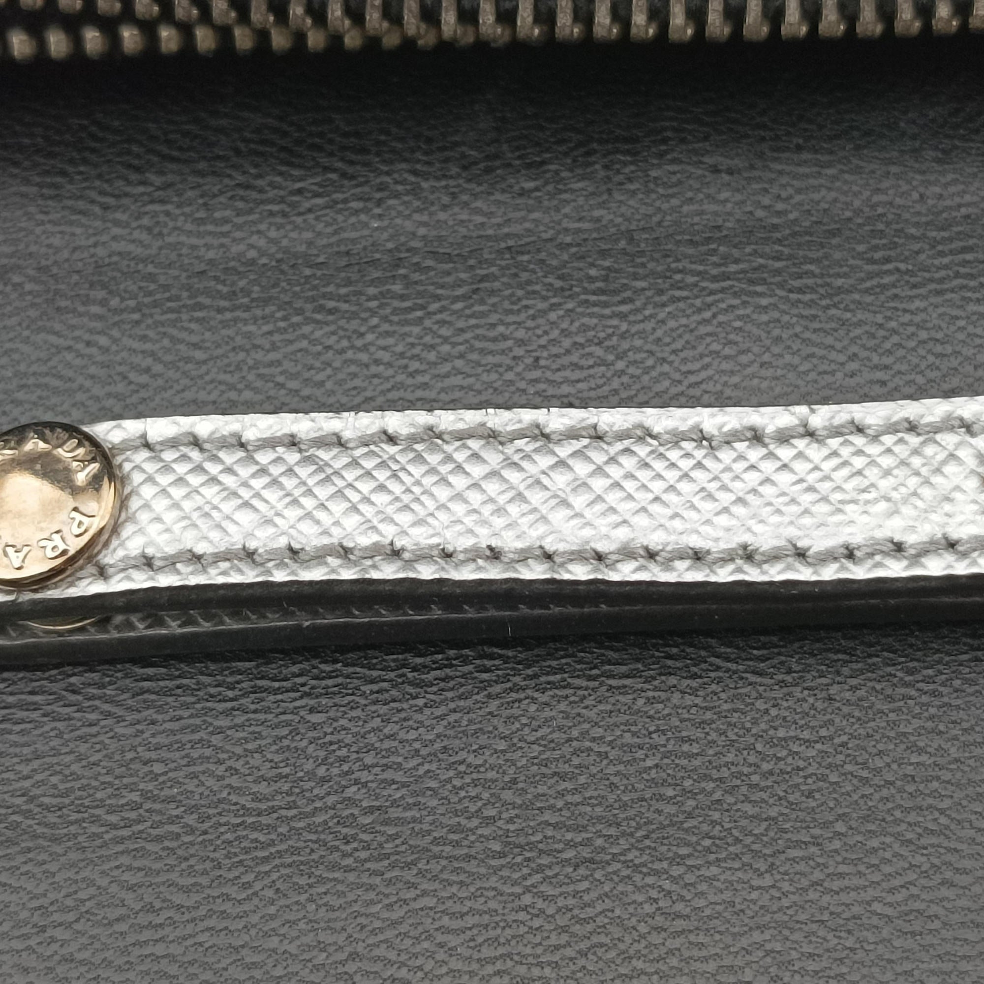 Vintage Prada Logo Chain Silver SAFFIANO Leather BT1035 shoulderbag | stylenewstar