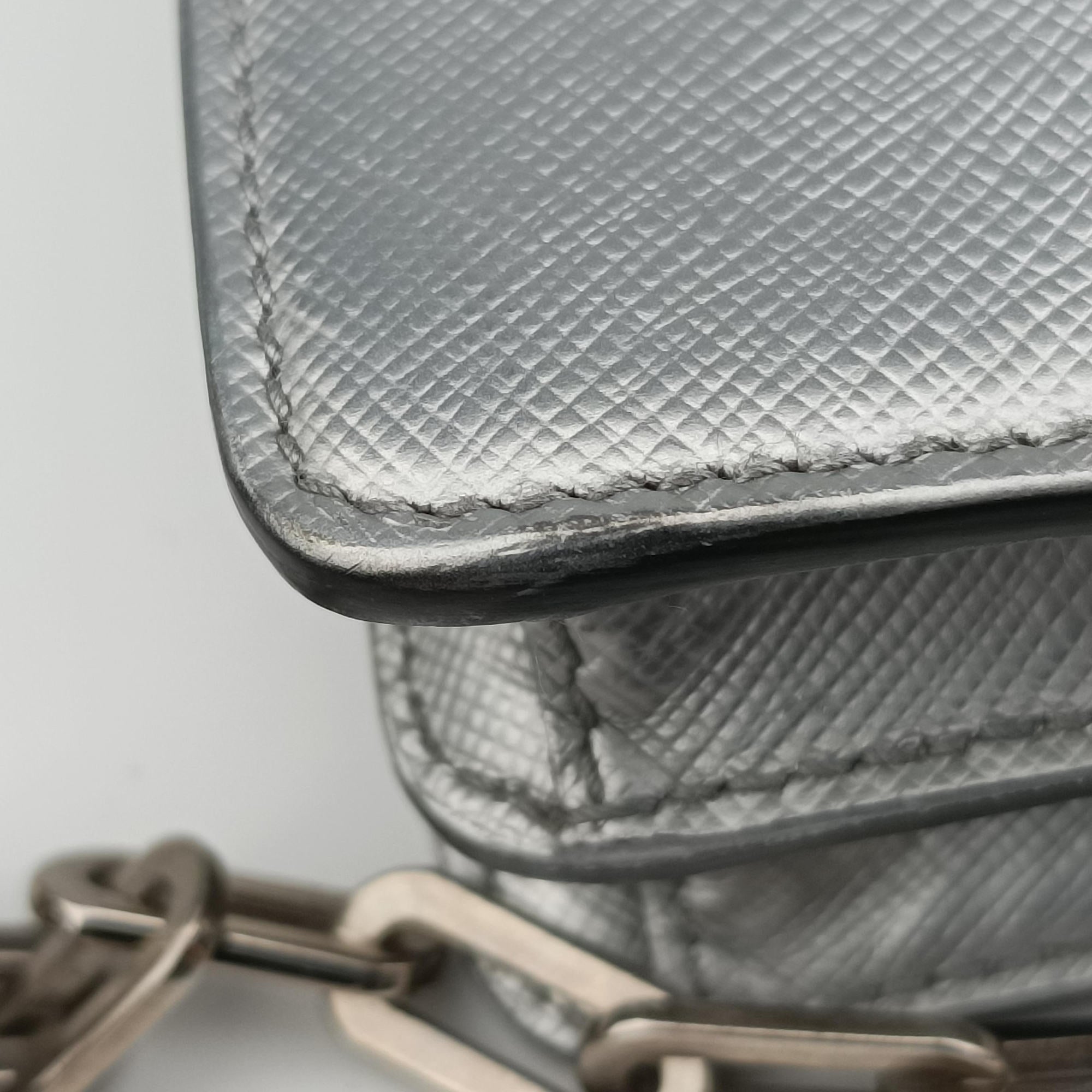 Vintage Prada Logo Chain Silver SAFFIANO Leather BT1035 shoulderbag | stylenewstar