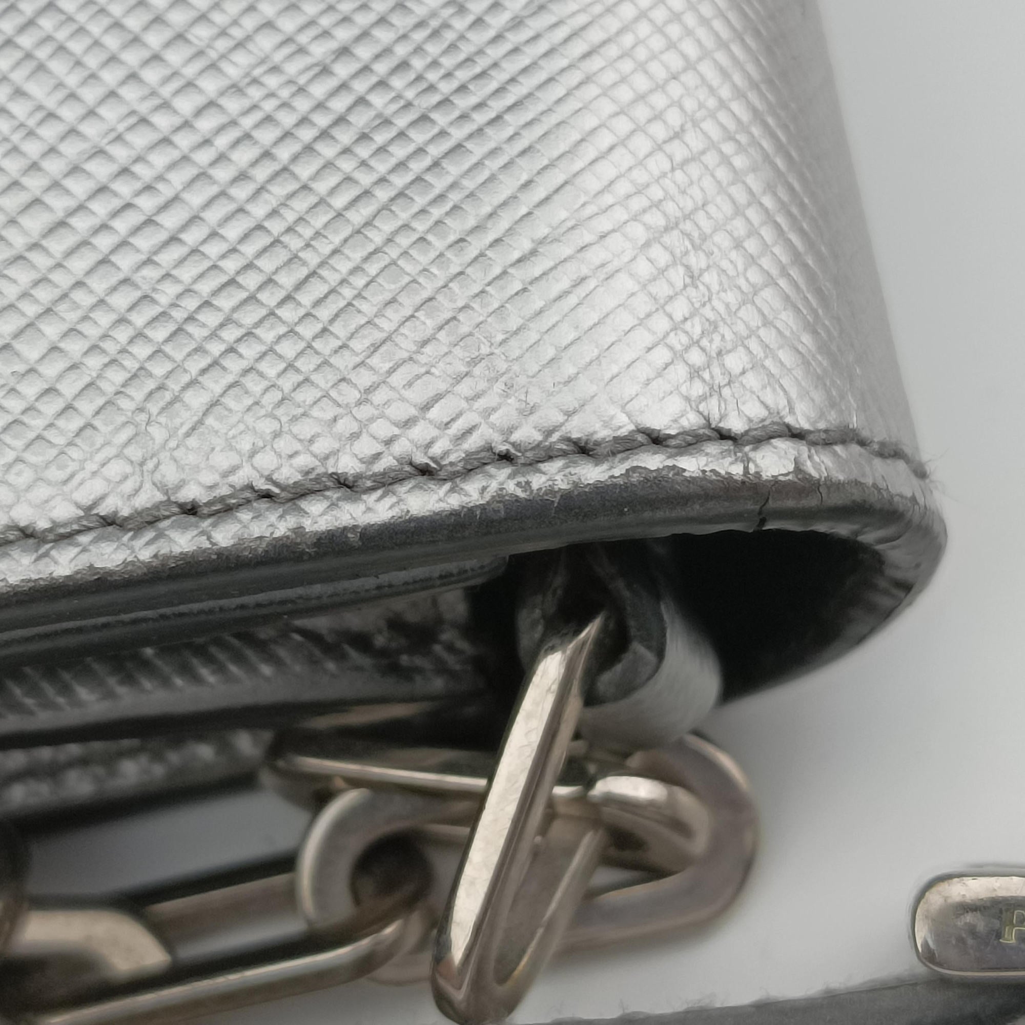 Vintage Prada Logo Chain Silver SAFFIANO Leather BT1035 shoulderbag | stylenewstar