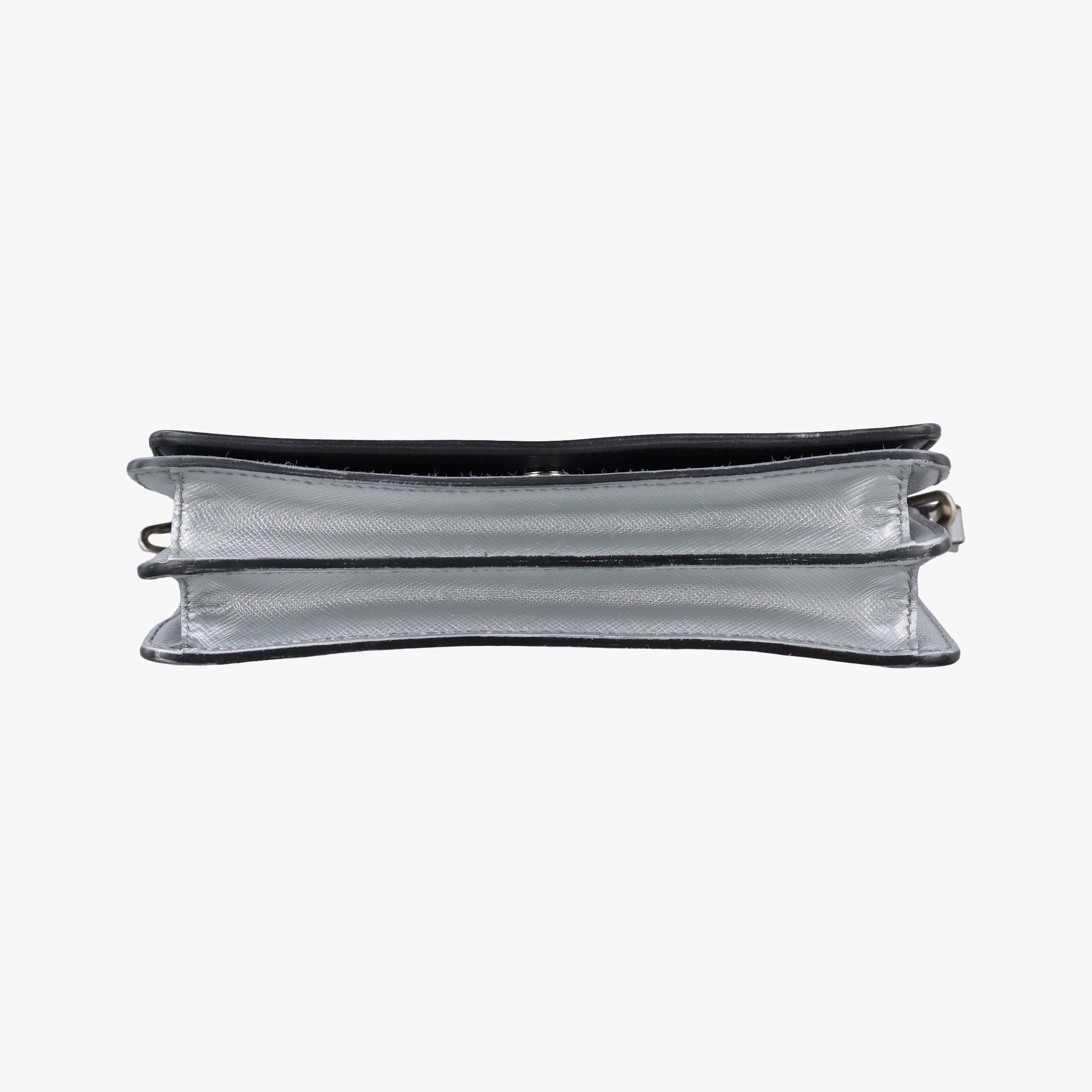 Vintage Prada Logo Chain Silver SAFFIANO Leather BT1035 shoulderbag | stylenewstar