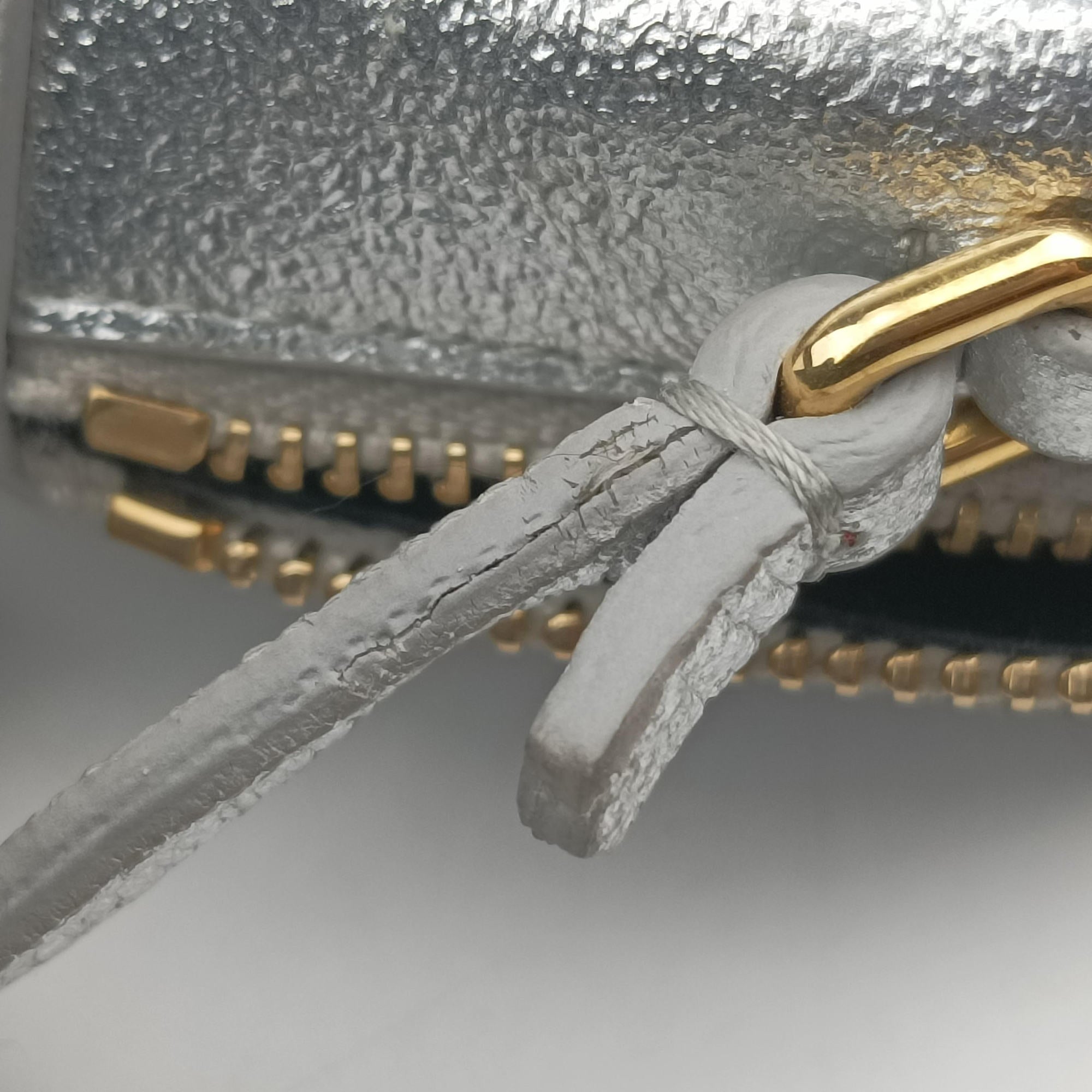 Pre-owned Yves Saint Laurent Monogram Blogger Silver Leather 425317 shoulderbag | stylenewstar
