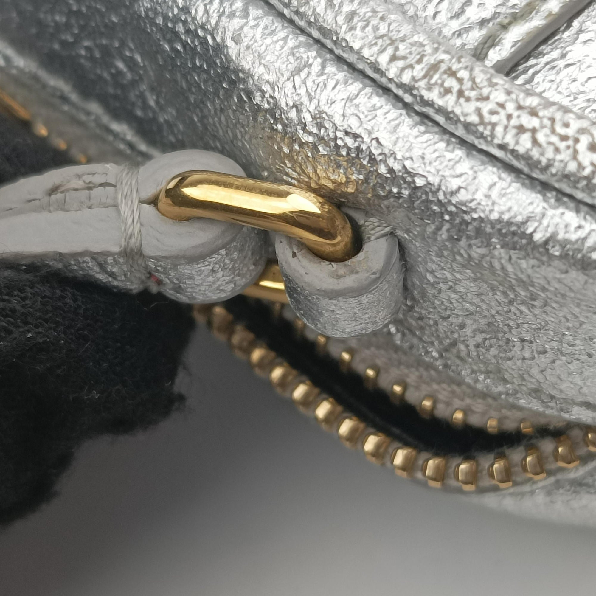 Pre-owned Yves Saint Laurent Monogram Blogger Silver Leather 425317 shoulderbag | stylenewstar