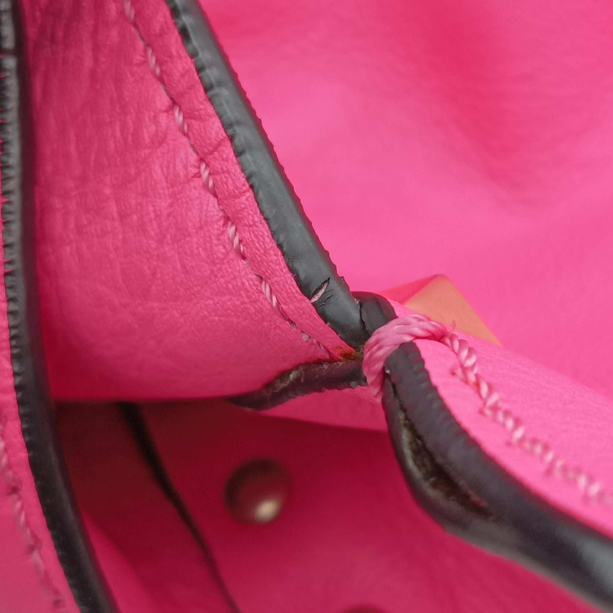 Pre-owned Valentino Rockstud Pink Leather  shoulderbag | stylenewstar