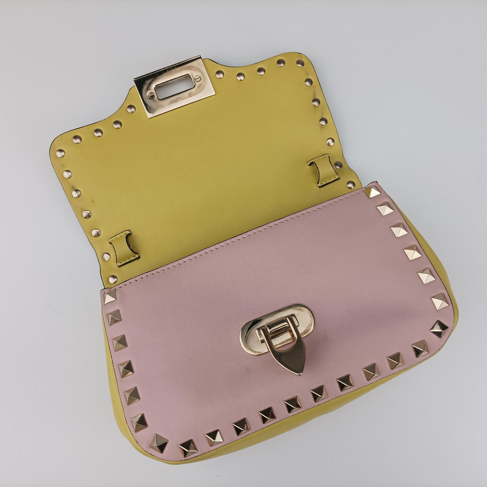 Pre-owned Valentino Rockstud Green x Pink x Yellow x Blue Leather  shoulderbag | stylenewstar
