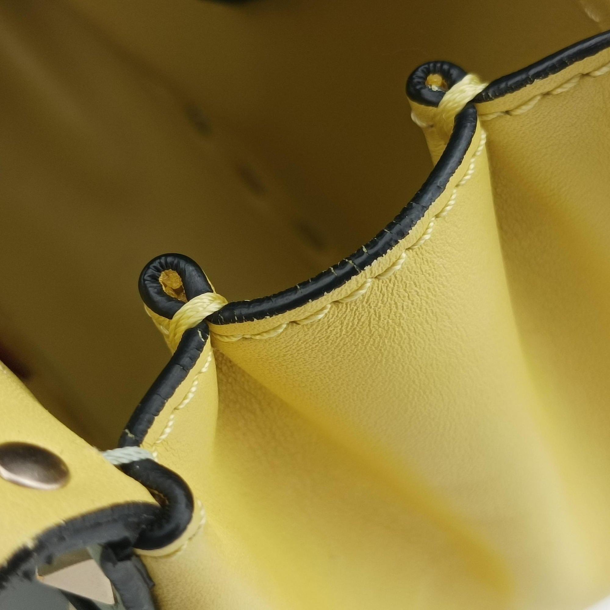 Pre-owned Valentino Rockstud Green x Pink x Yellow x Blue Leather  shoulderbag | stylenewstar