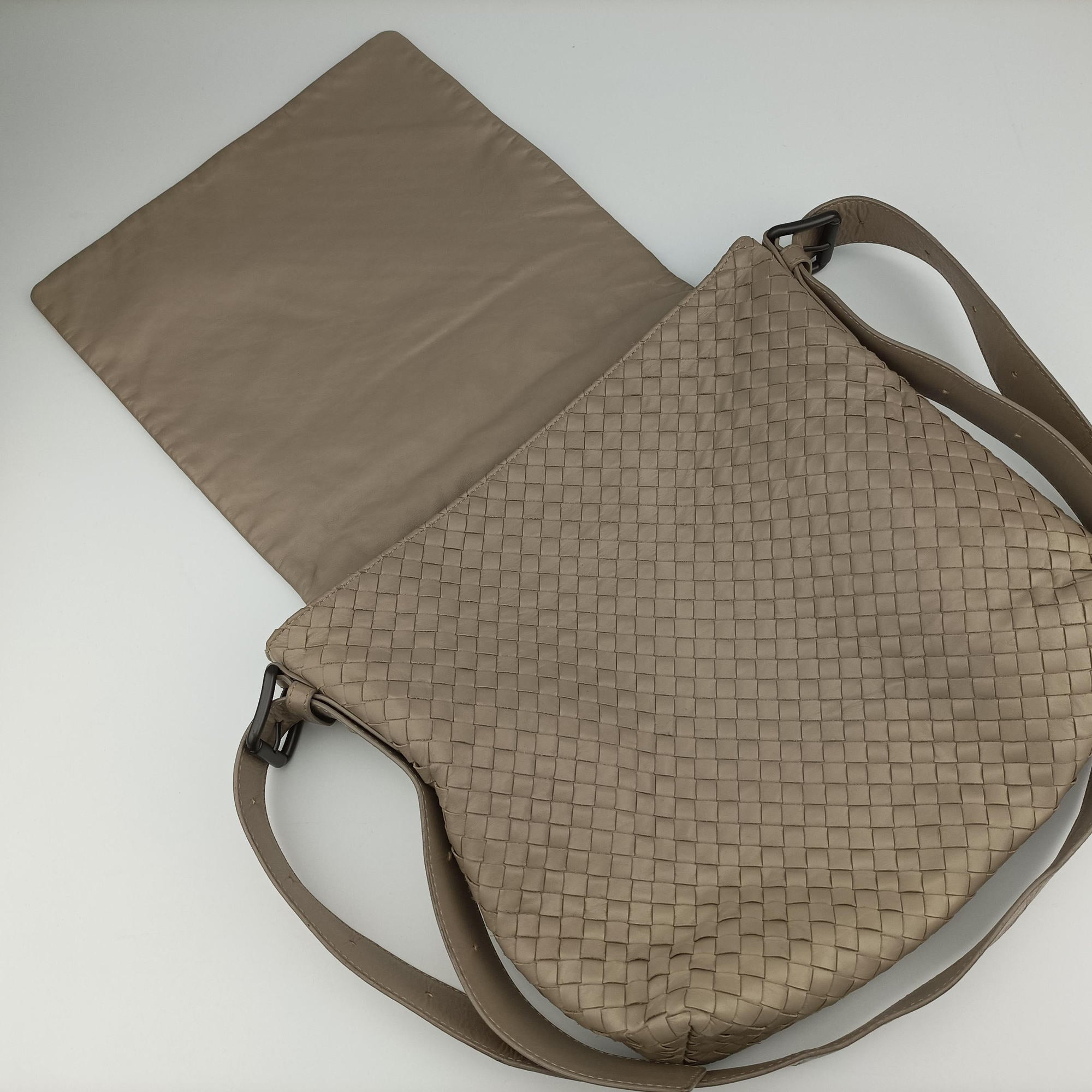 Pre-owned Bottega Veneta Intrecciato Beige lambskin  shoulderbag | stylenewstar