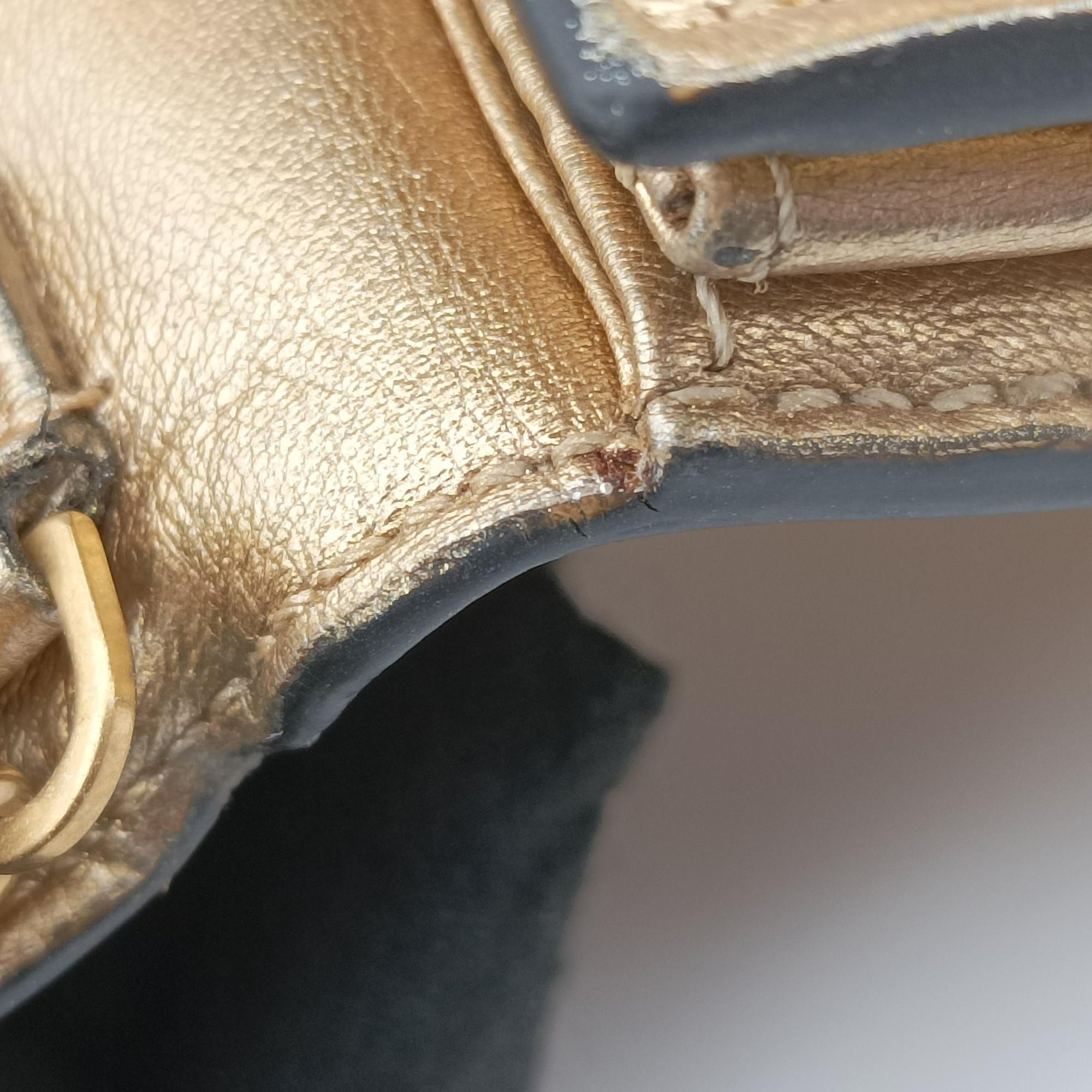 Secondhand VERSACE Medusa Golden Leather  shoulderbag | stylenewstar