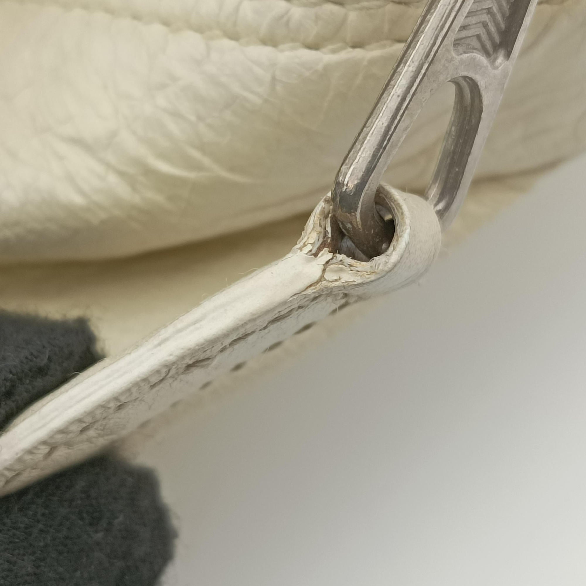 Pre-owned Balenciaga The Matelasse Beige leather  handbag | stylenewstar