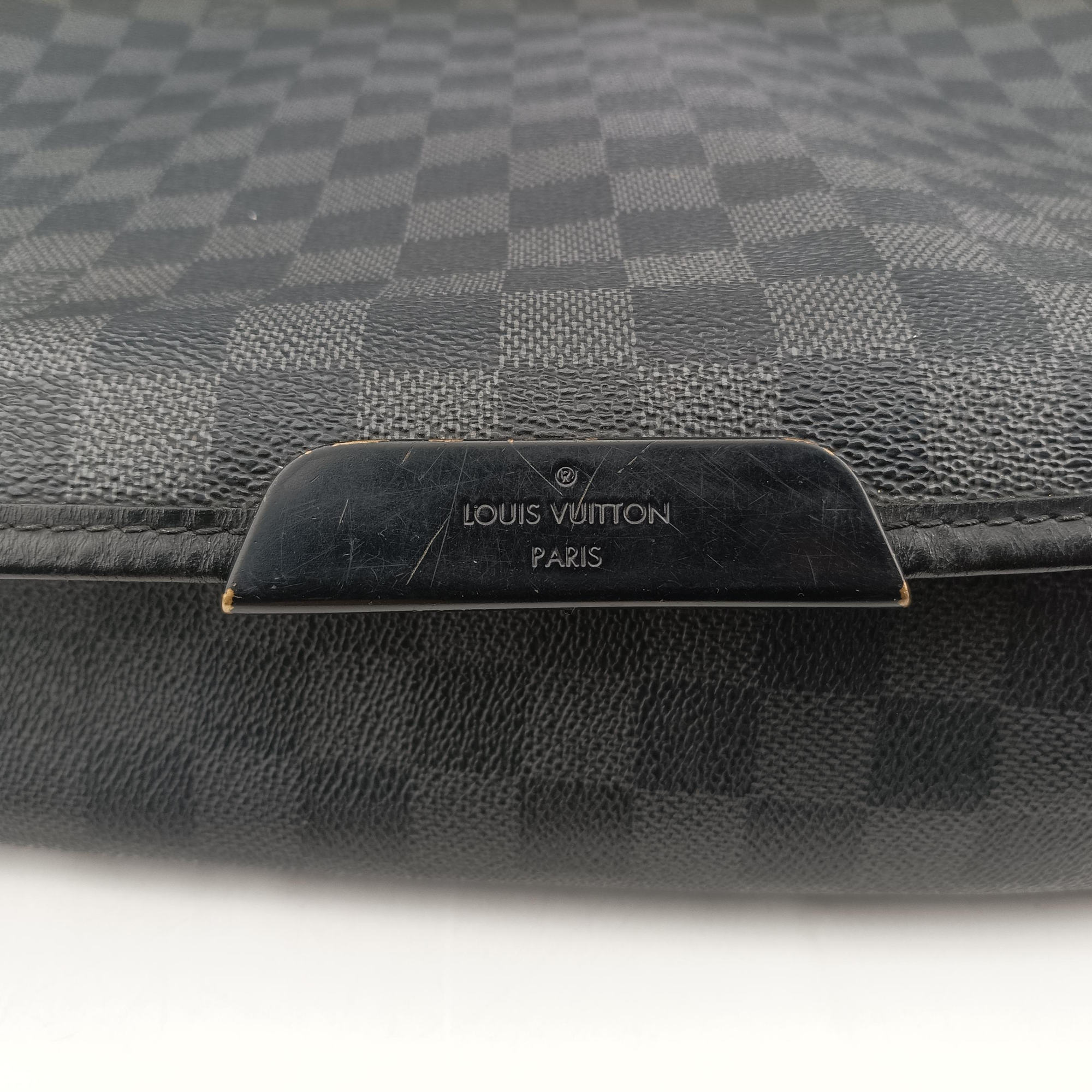 Pre-owned Louis Vuitton DANIEL MM Noir Damier Graphite N58029 crossbodybag | stylenewstar