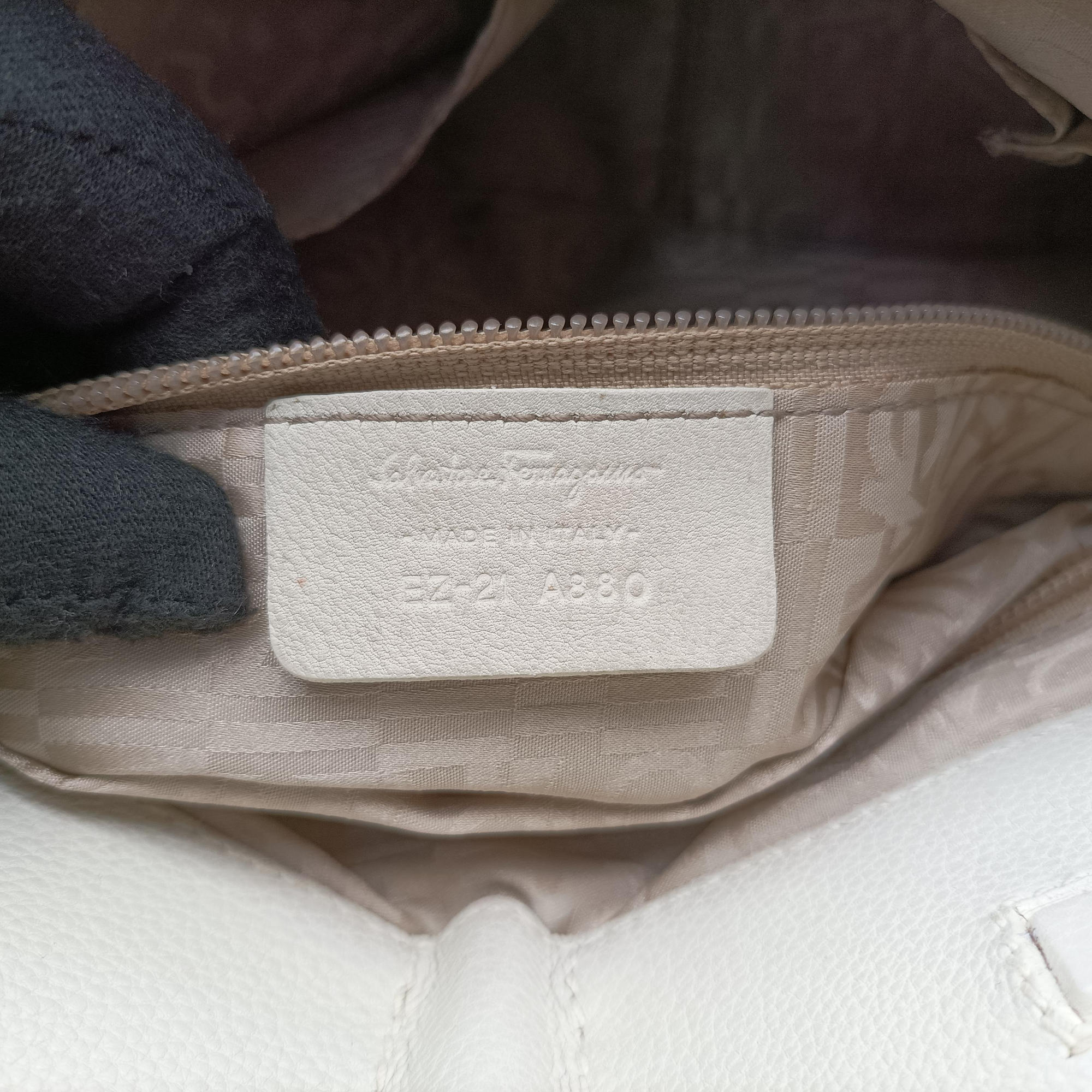 Vintage Ferragamo Wicker Trim White leather  handbag | stylenewstar