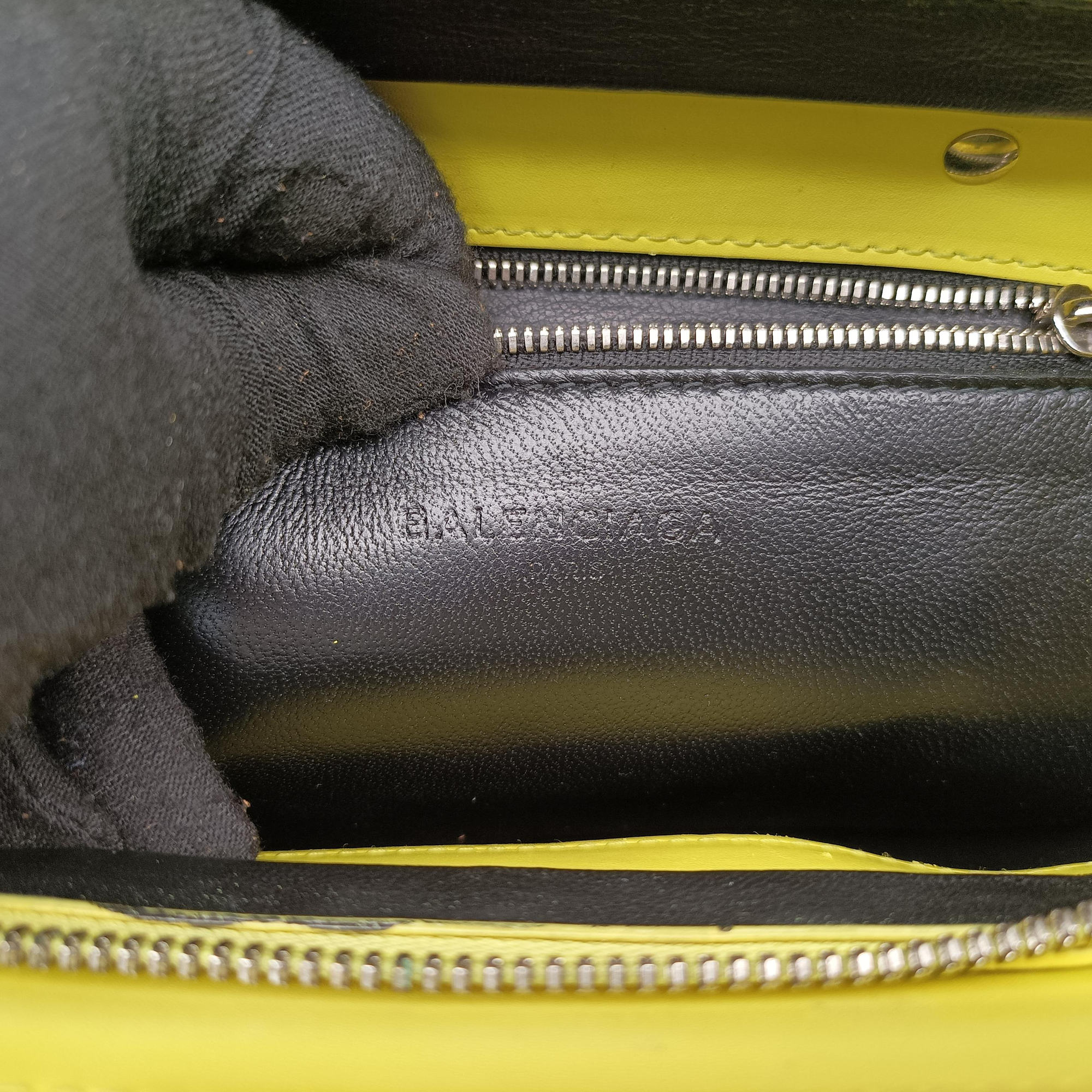 Pre-owned Balenciaga Cable Shopper Yellow Leather  shoulderbag | stylenewstar
