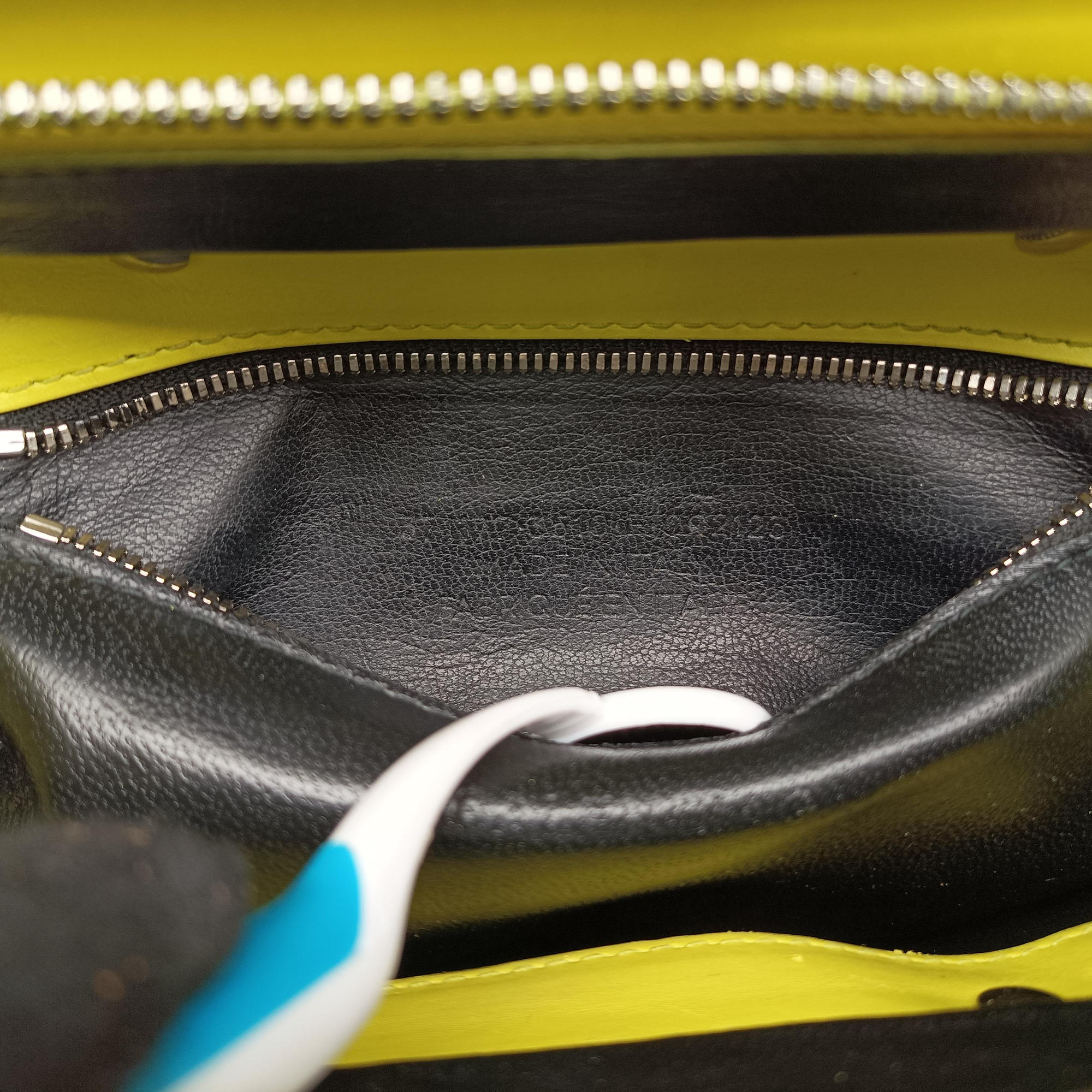 Pre-owned Balenciaga Cable Shopper Yellow Leather  shoulderbag | stylenewstar