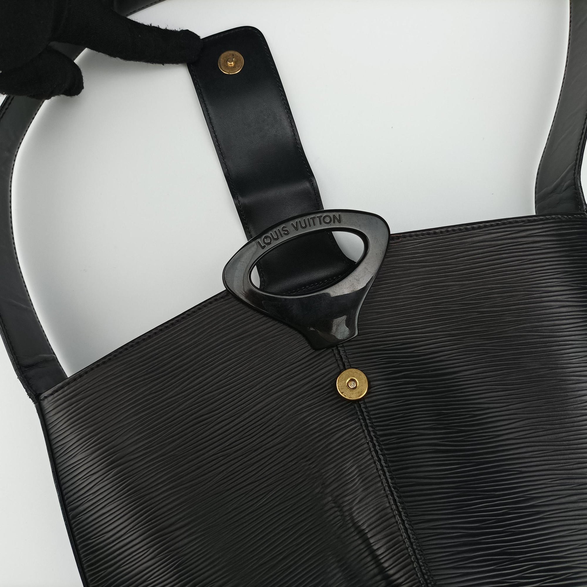 Pre-owned Louis Vuitton Reverie black epi M52162 shoulderbag | stylenewstar