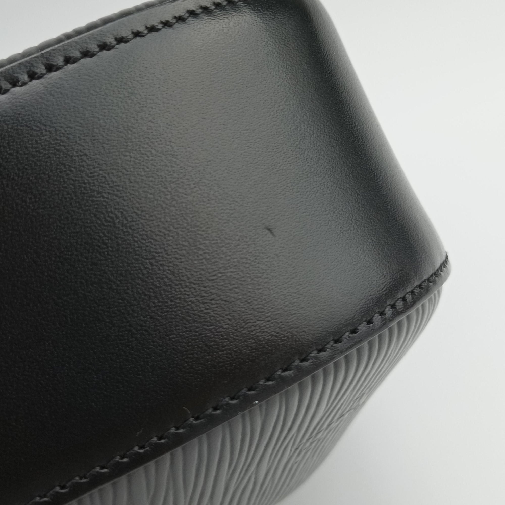Pre-owned Louis Vuitton Reverie black epi M52162 shoulderbag | stylenewstar