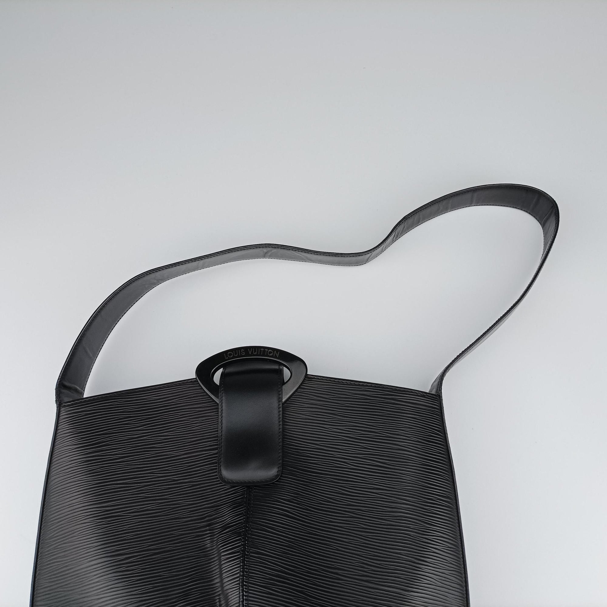Pre-owned Louis Vuitton Reverie black epi M52162 shoulderbag | stylenewstar
