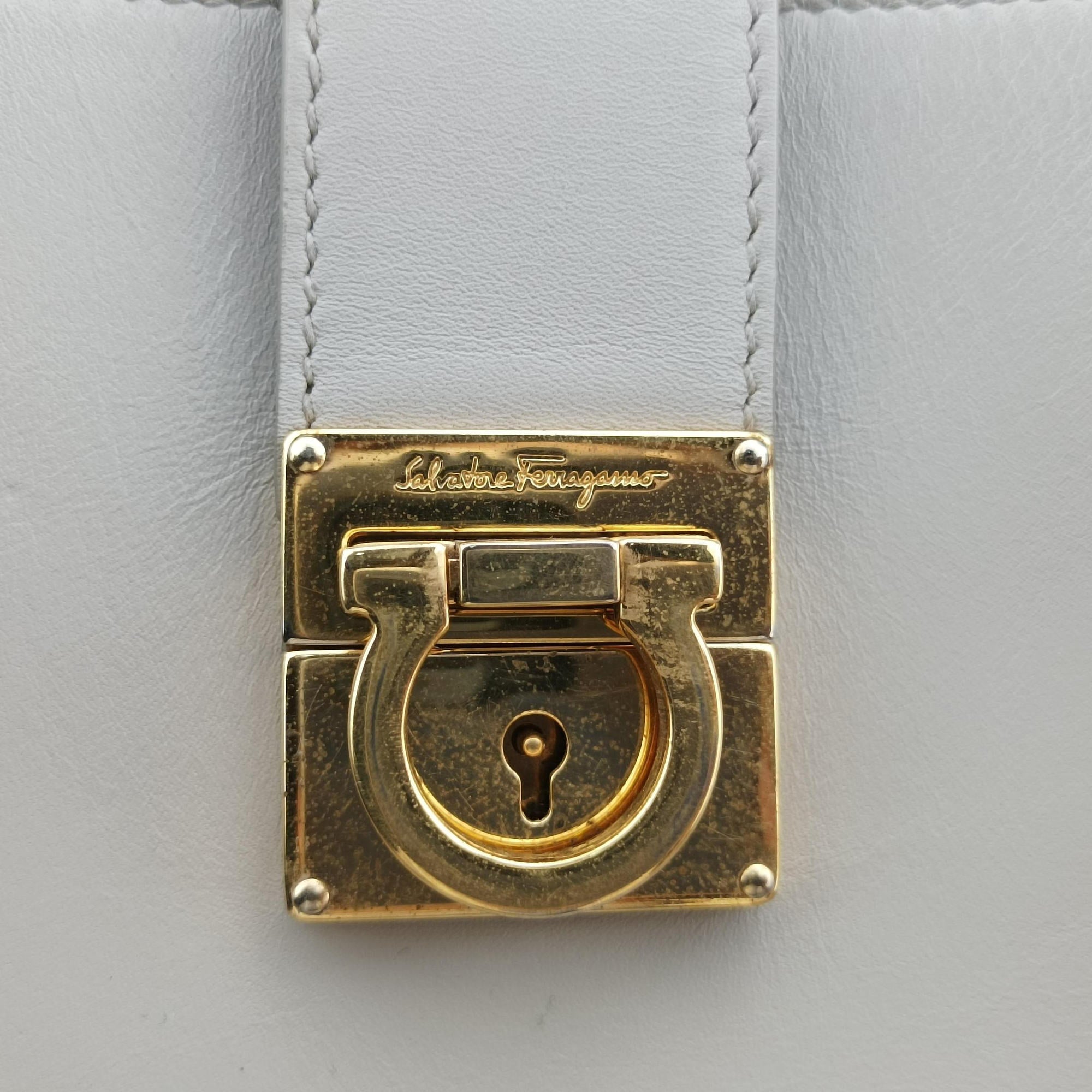 Pre-owned Ferragamo Gancini Juliet Light gray leather  handbag | stylenewstar