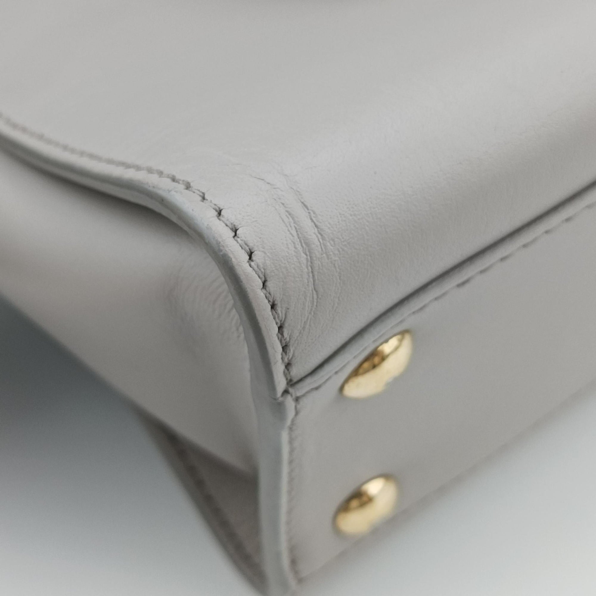 Pre-owned Ferragamo Gancini Juliet Light gray leather  handbag | stylenewstar
