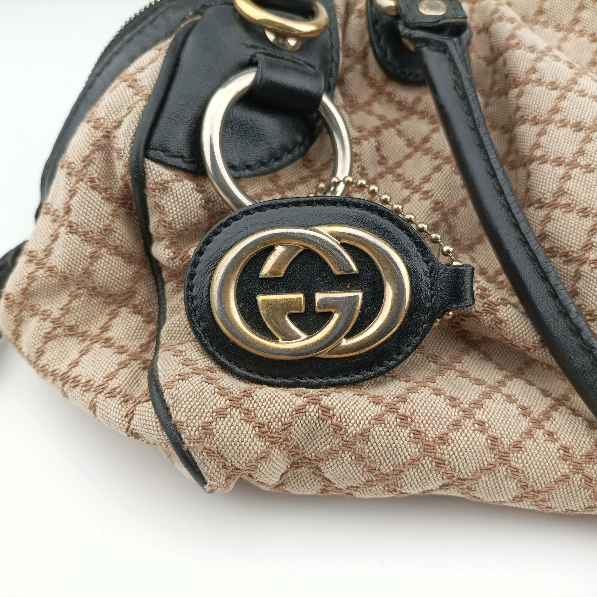 Secondhand Gucci Sukey Diamante Beige×Black canvas×leather 223974 shoulderbag | stylenewstar