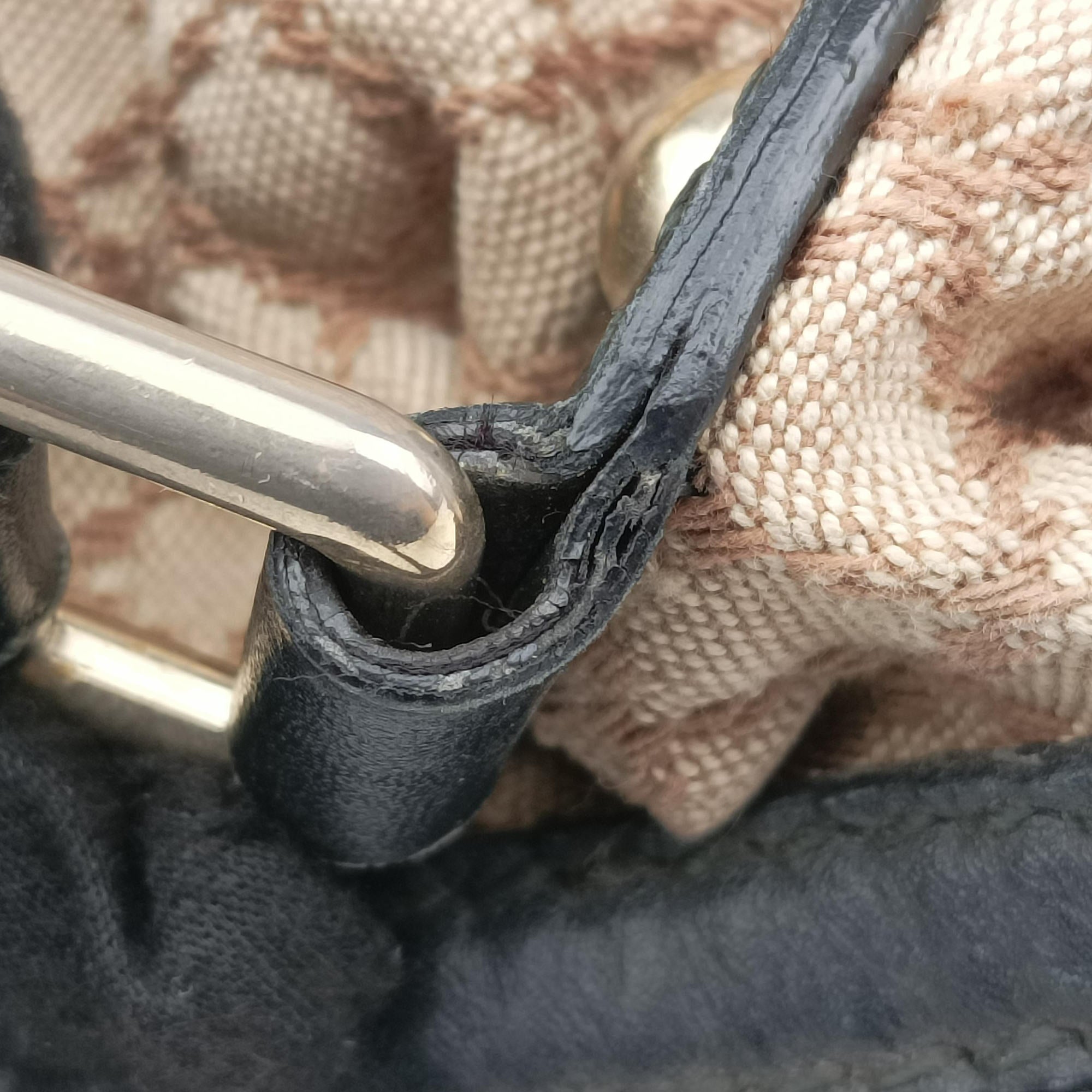 Secondhand Gucci Sukey Diamante Beige×Black canvas×leather 223974 shoulderbag | stylenewstar