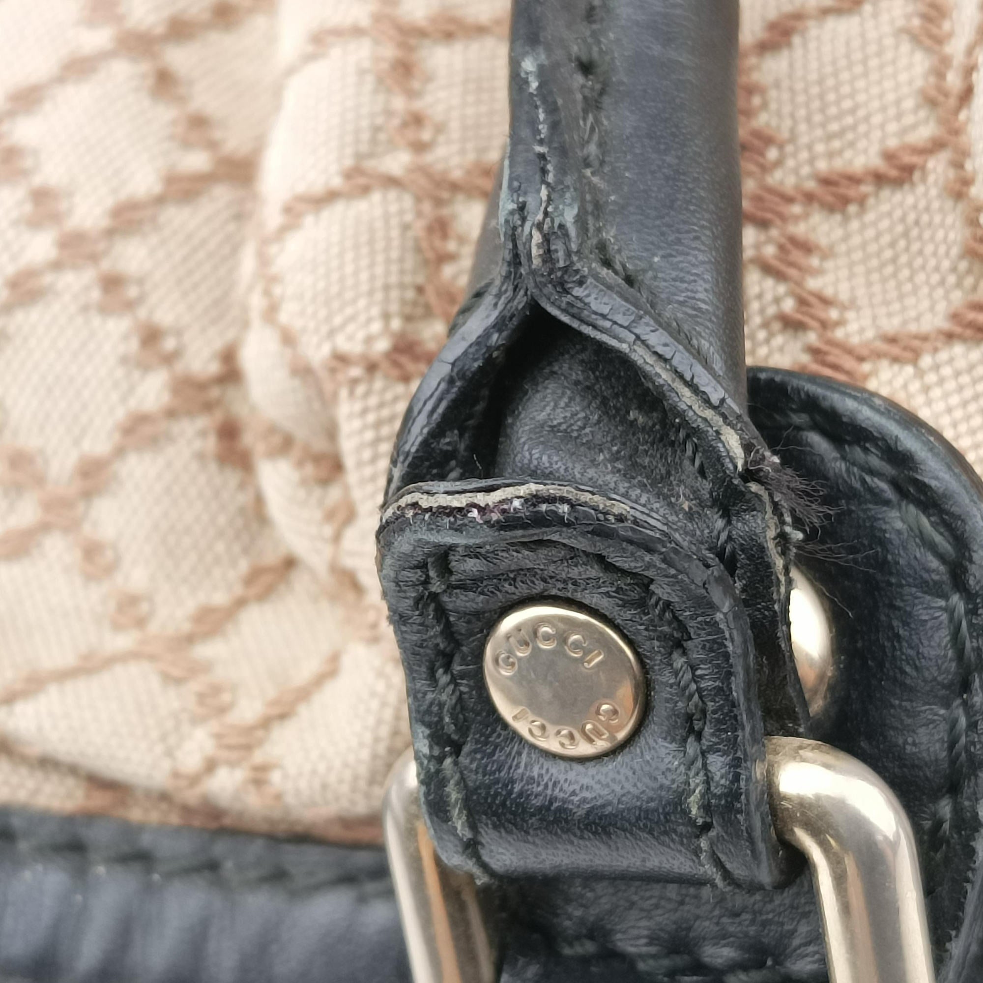 Secondhand Gucci Sukey Diamante Beige×Black canvas×leather 223974 shoulderbag | stylenewstar