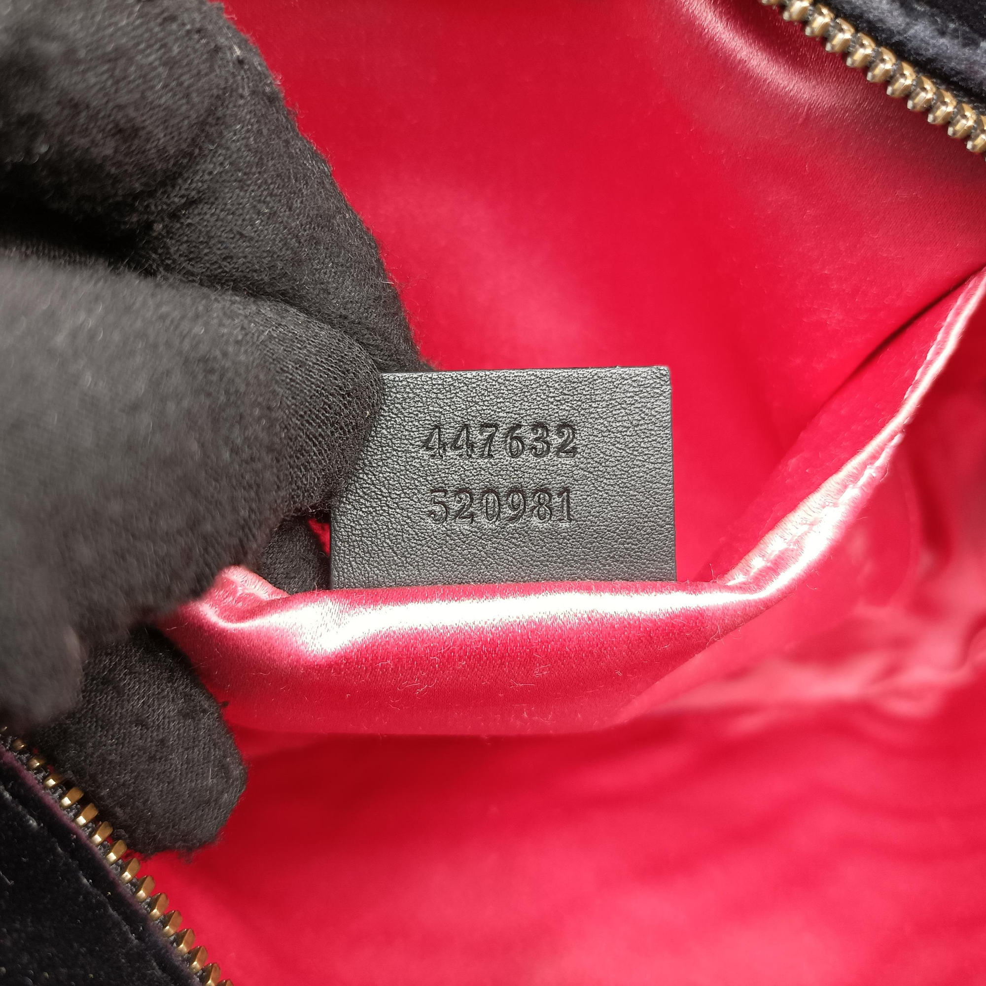 Pre-owned Gucci GG Marmont Black velour 447632 shoulderbag | stylenewstar